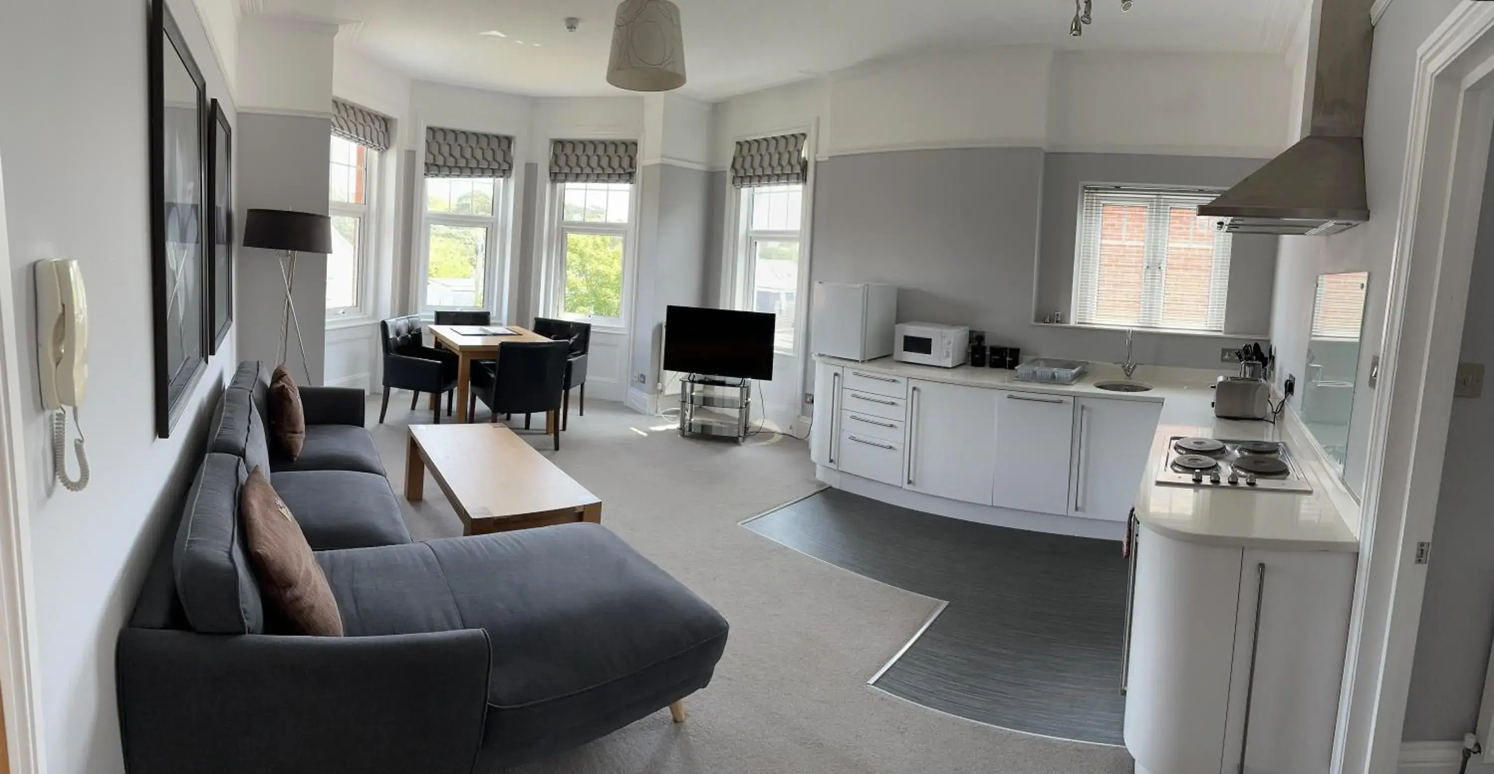 Living room, Kitchen/Kitchenette in Alum Chine Beach House