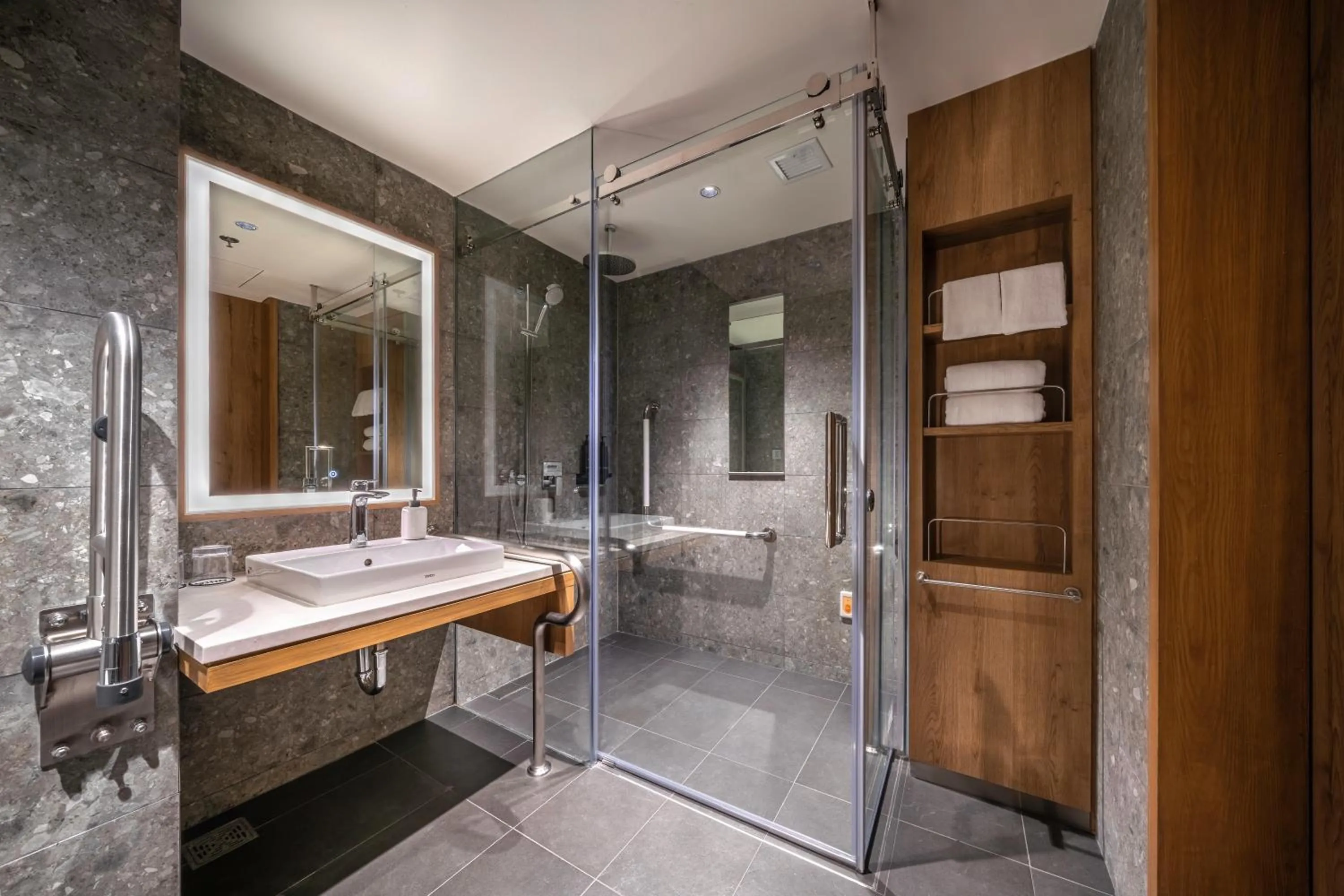 Shower in Sotetsu Grand Fresa Bangkok