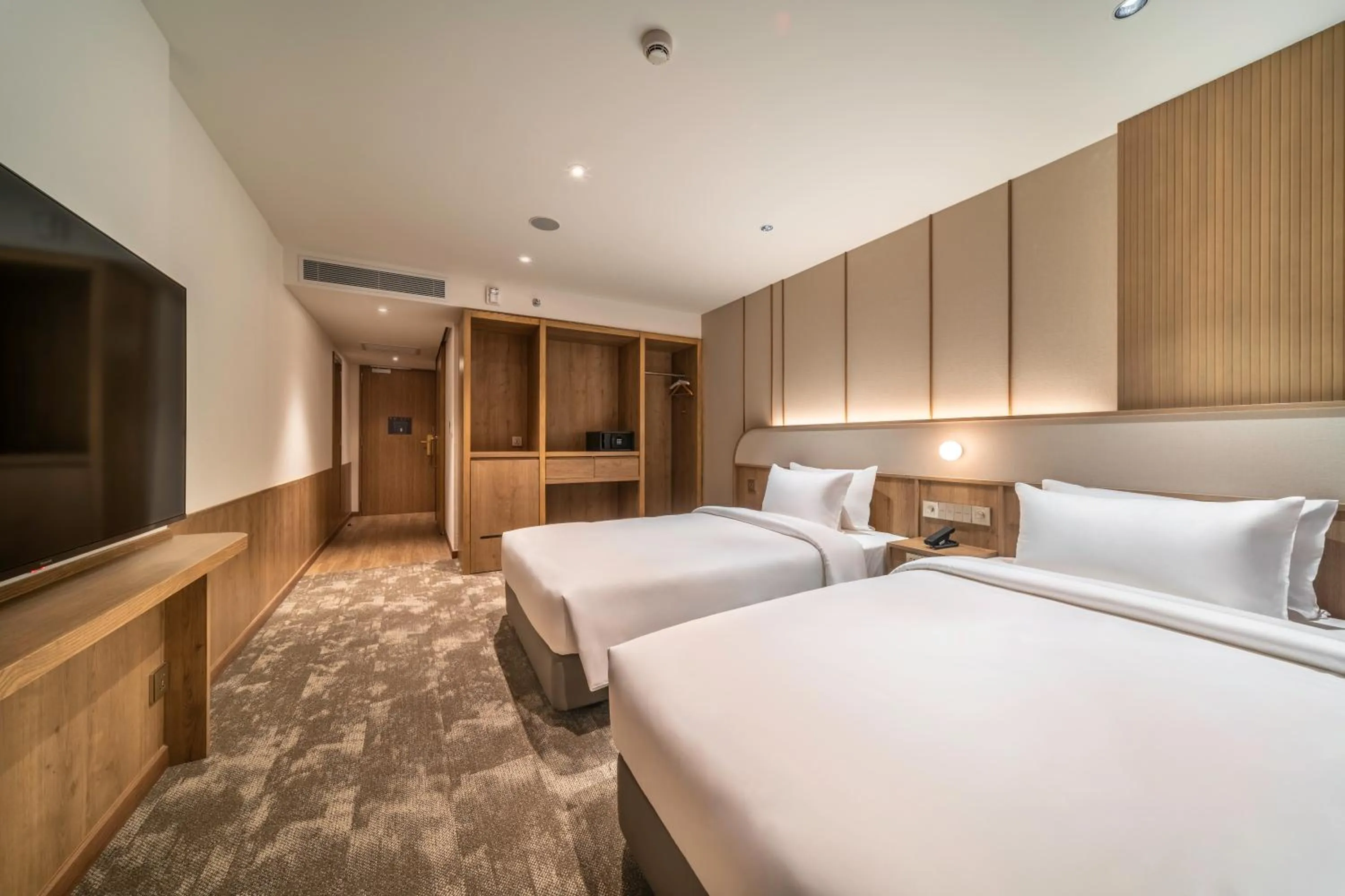 Photo of the whole room, Bed in Sotetsu Grand Fresa Bangkok