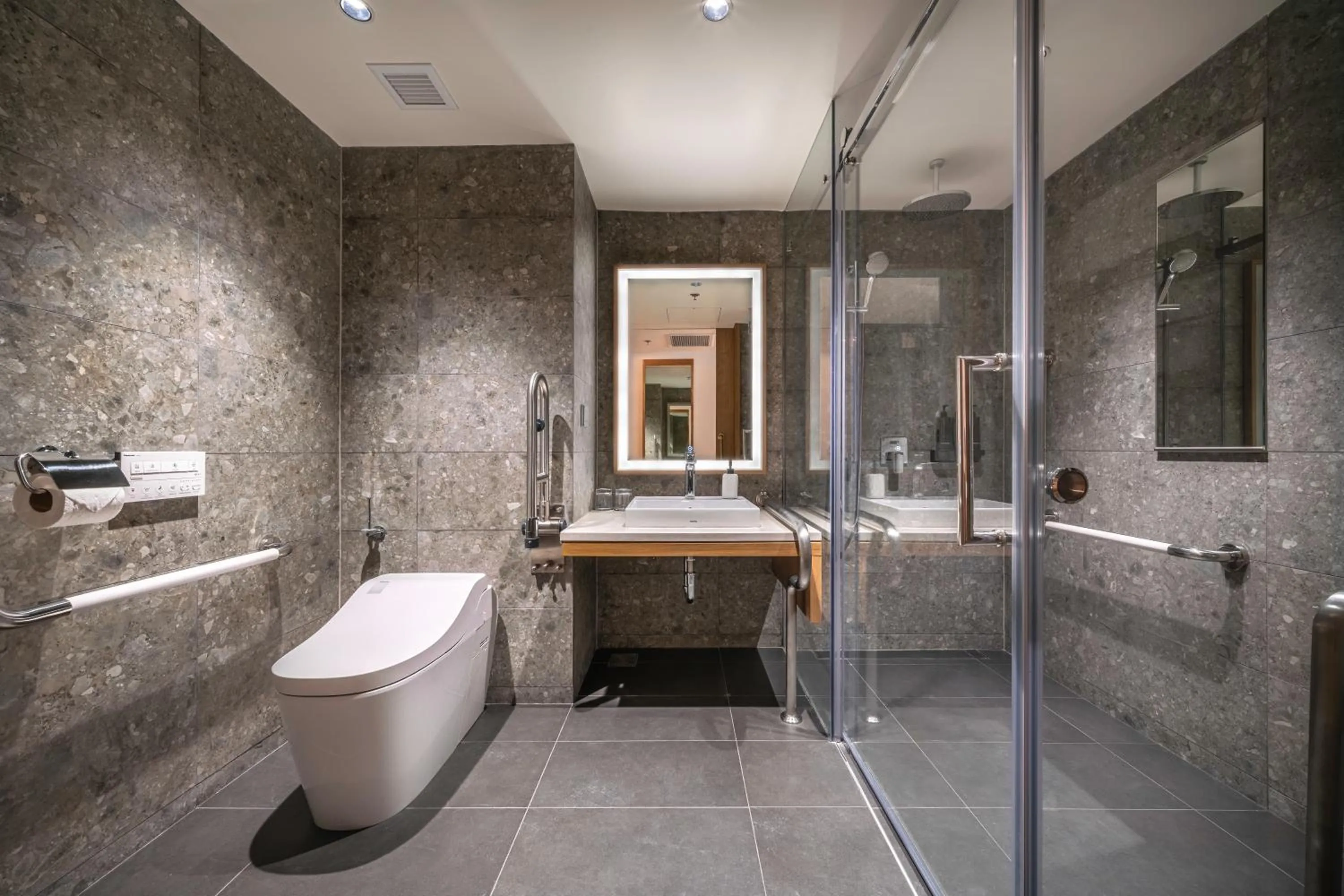 Shower in Sotetsu Grand Fresa Bangkok