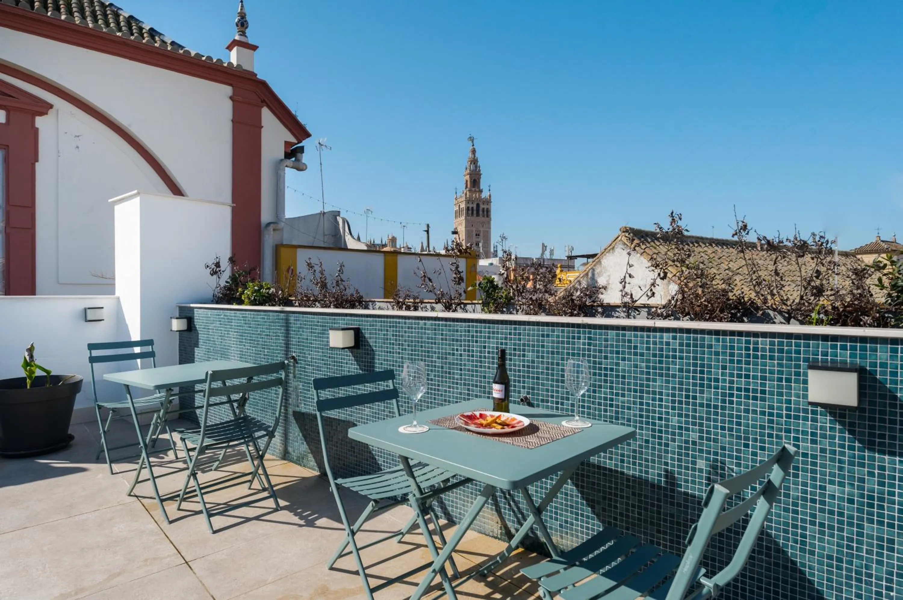 Property building in Posada de los Venerables