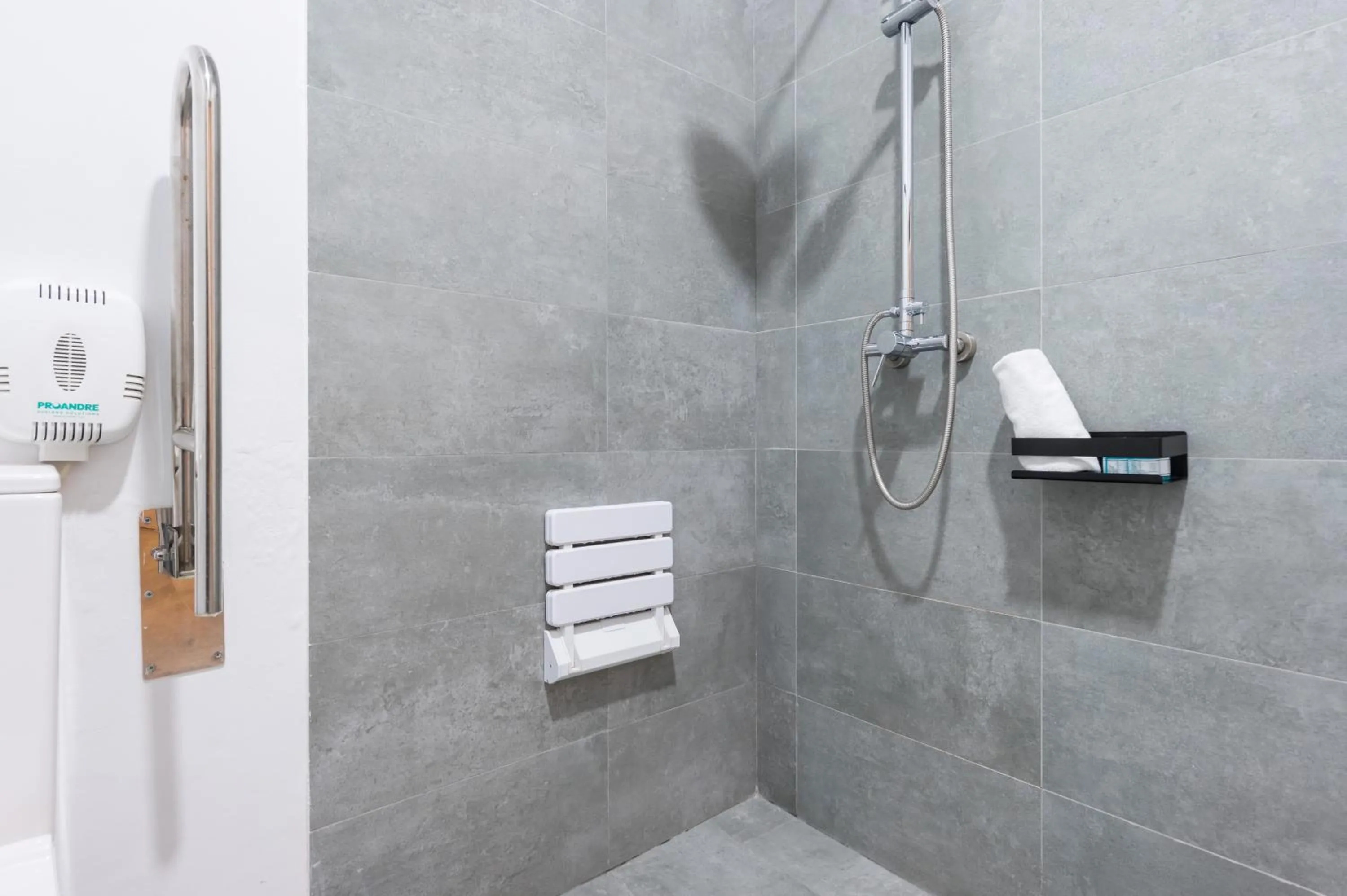 Shower in Posada de los Venerables