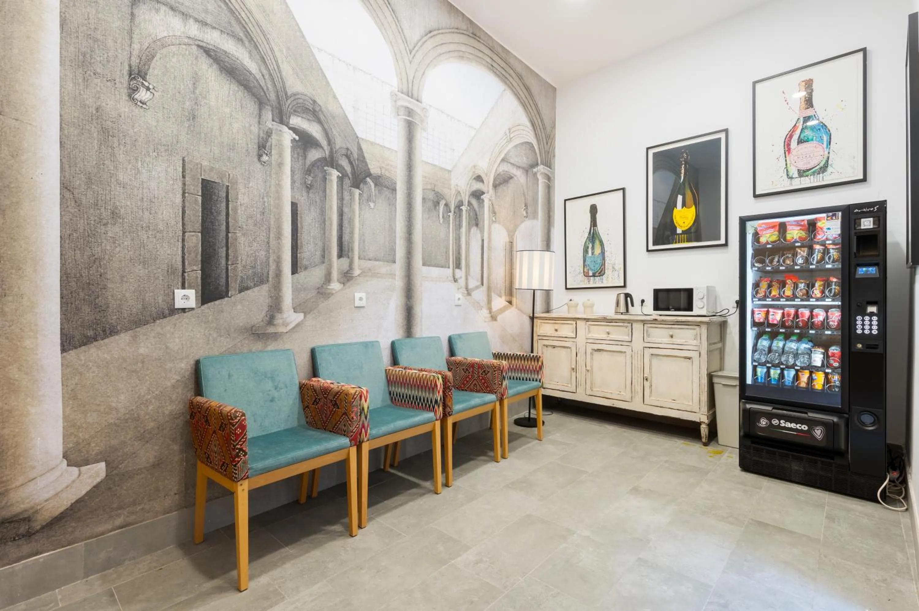 microwave in Posada de los Venerables