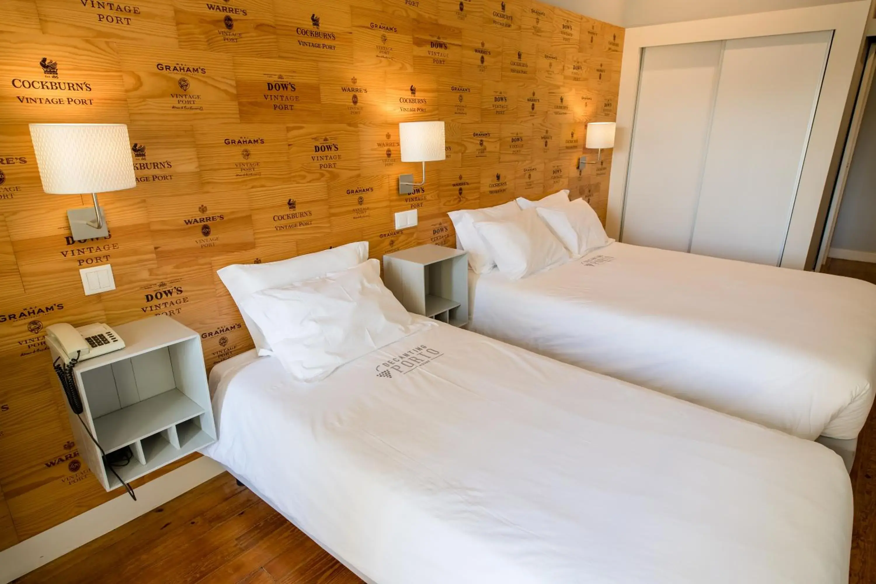 Bed in Decanting Porto House Bed in Decanting Porto House