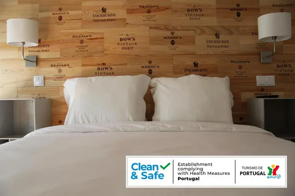 Bed in Decanting Porto House Bed in Decanting Porto House