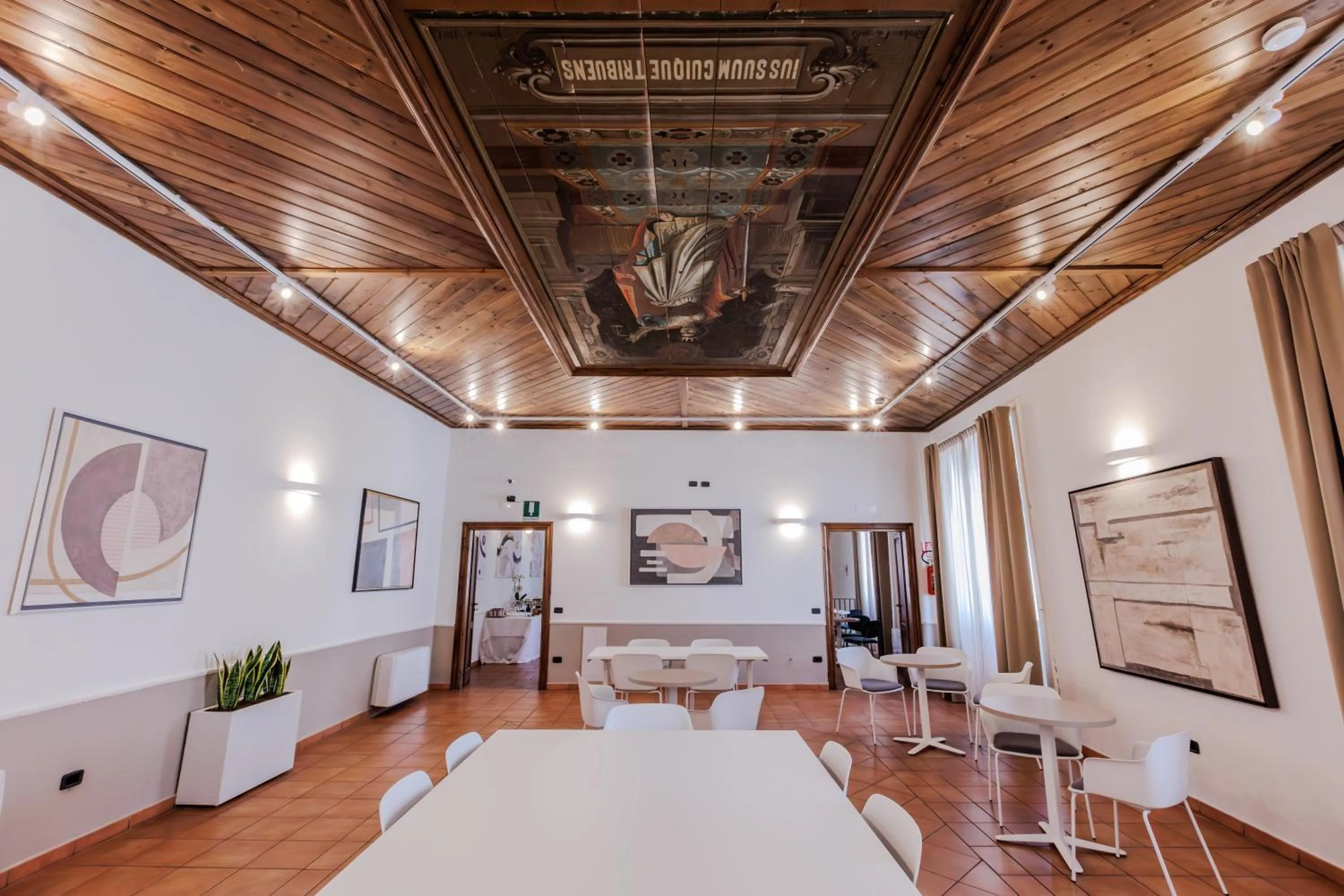 Business facilities in Palazzo della Città