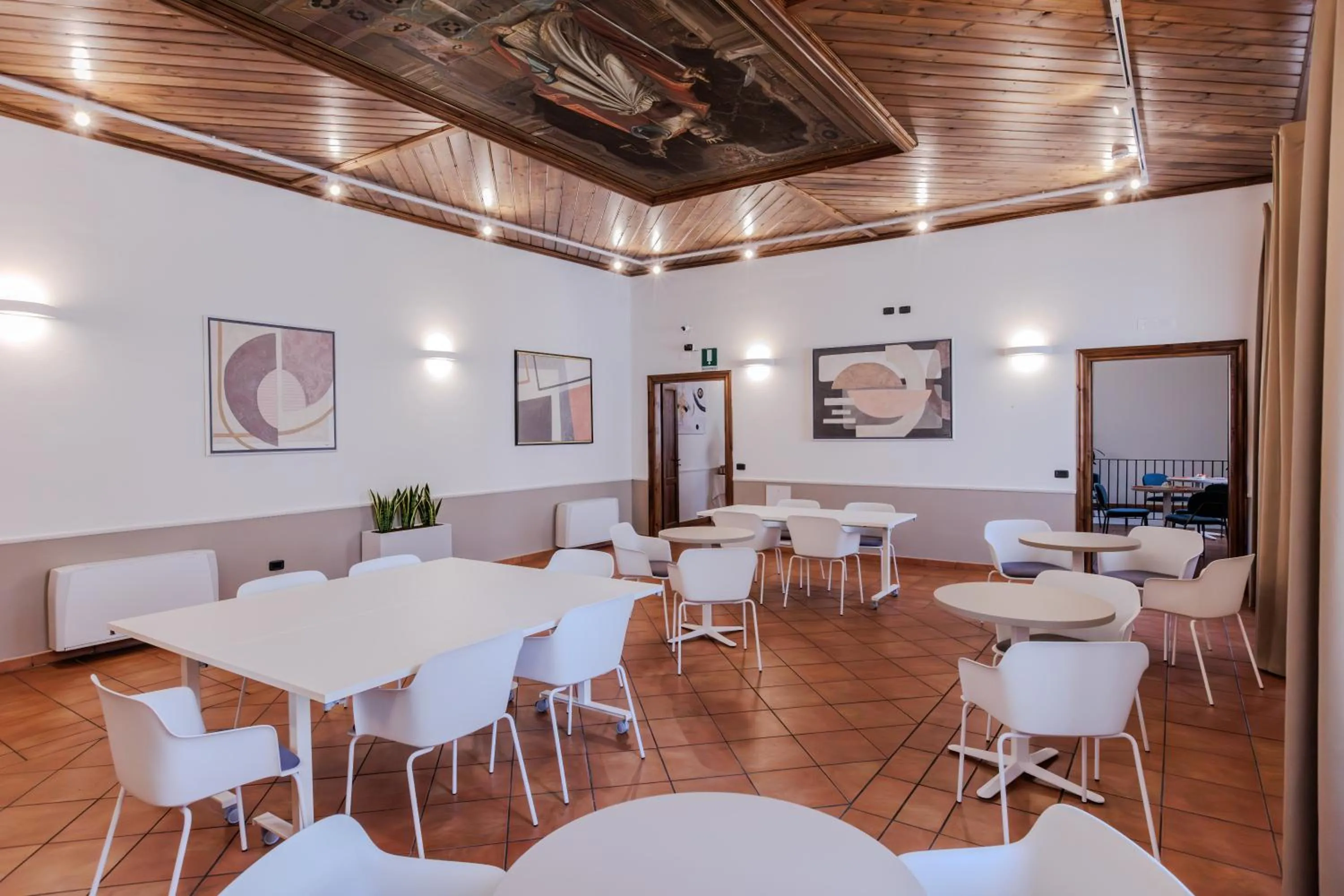 Business facilities in Palazzo della Città