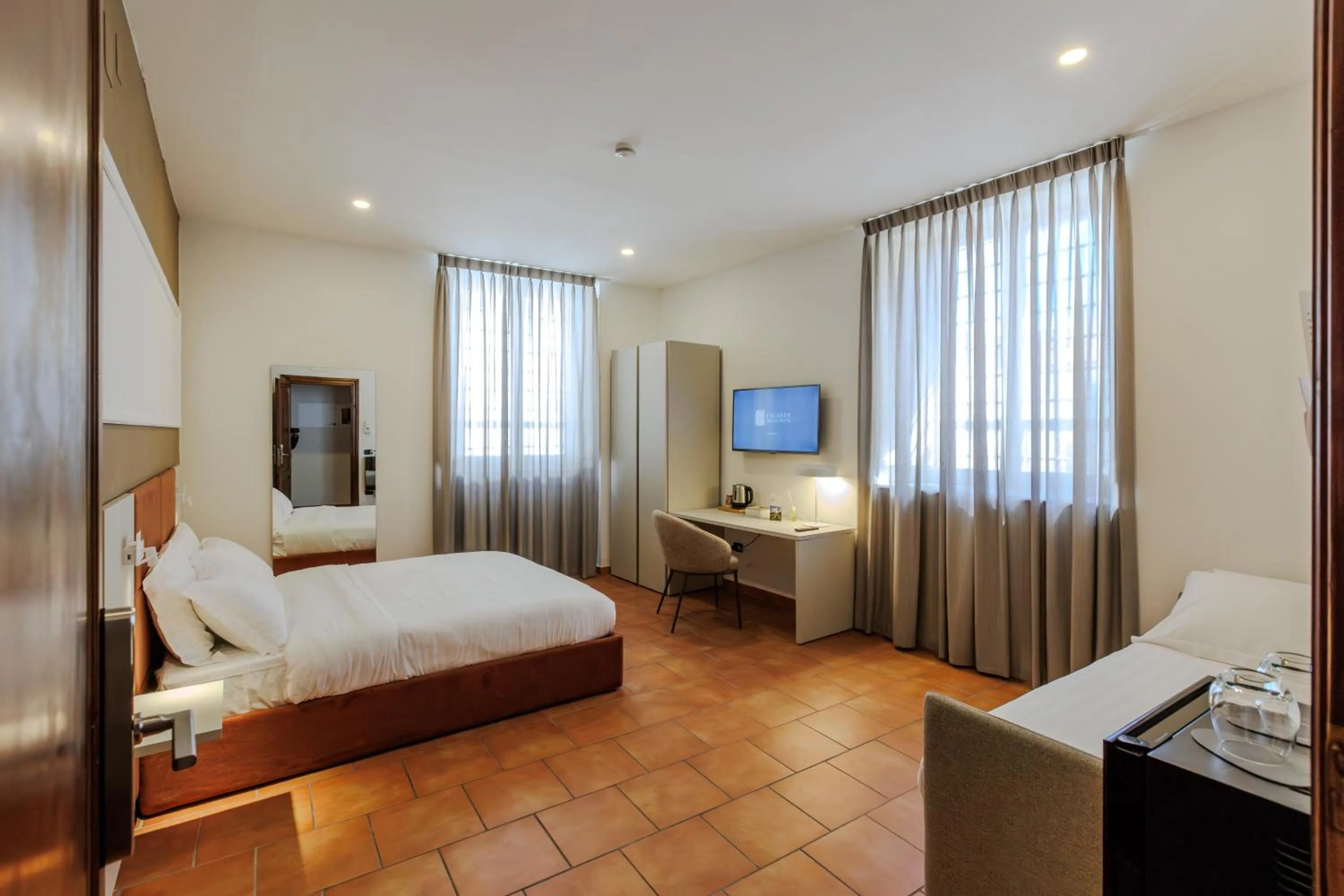 hair dresser, Bed in Palazzo della Città