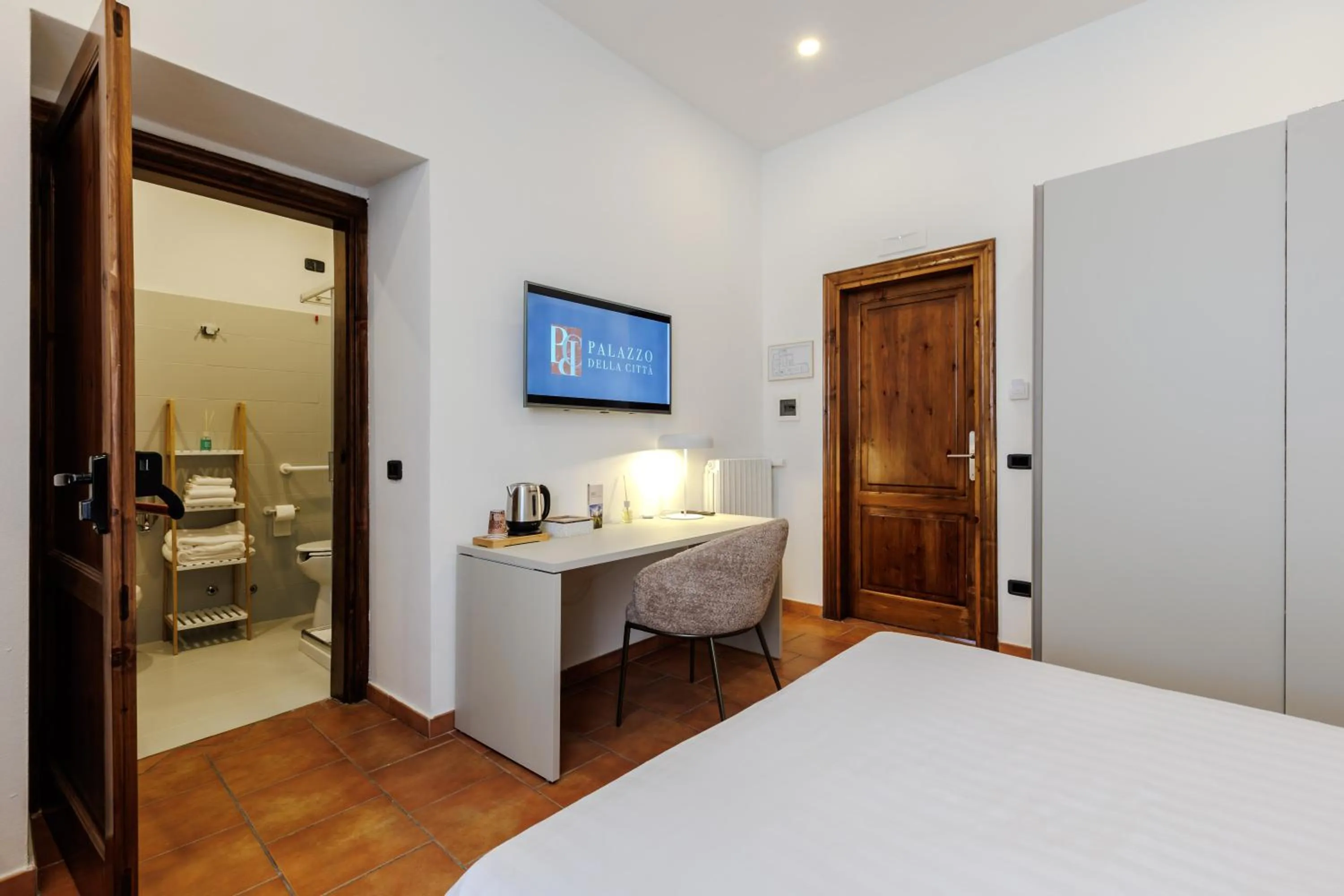 TV and multimedia, Bed in Palazzo della Città