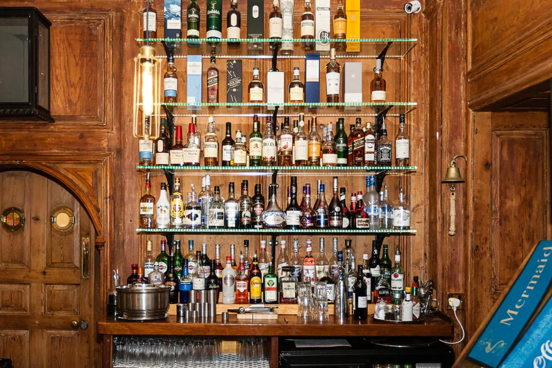 Lounge or bar in The George Hotel and Beach Club