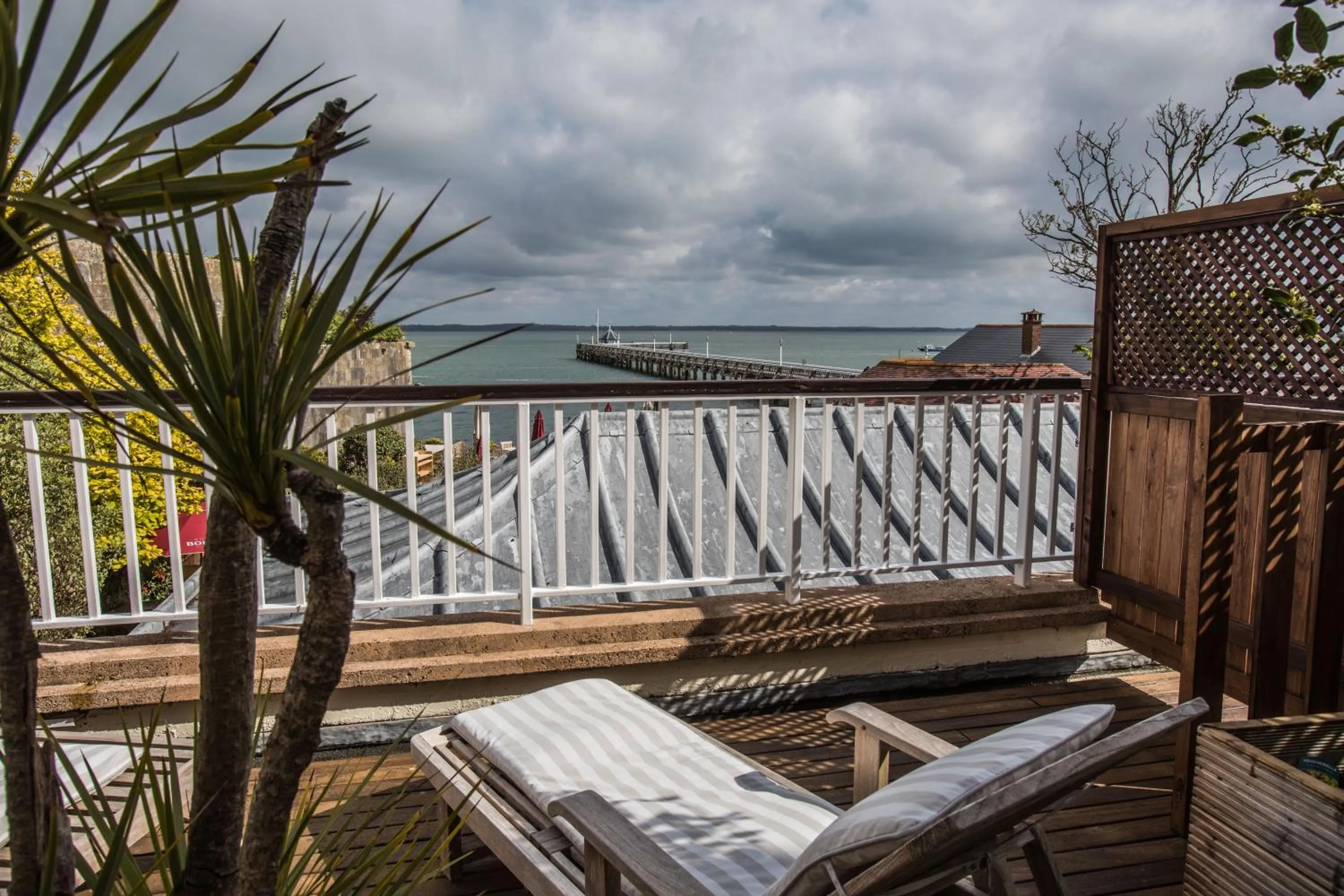 Balcony/Terrace in The George Hotel and Beach Club