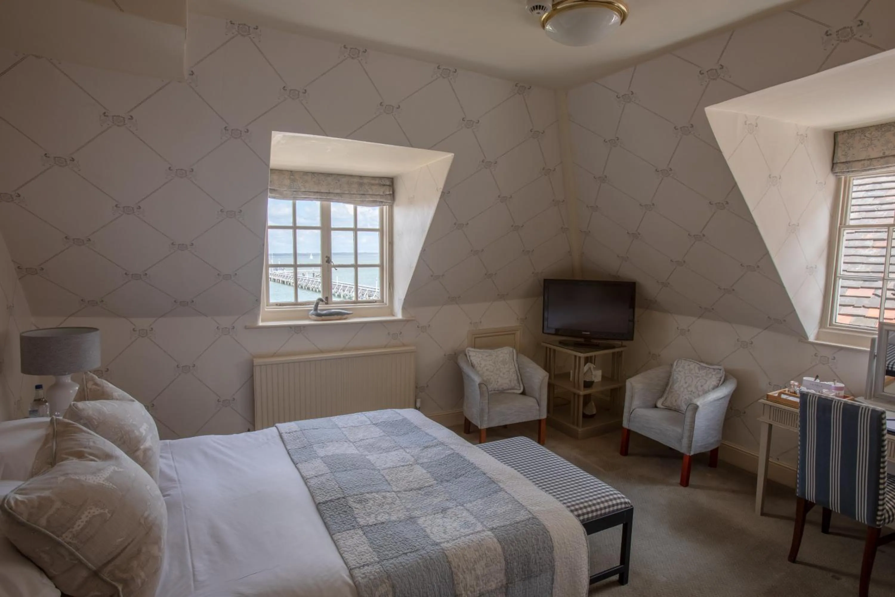 Bed in The George Hotel and Beach Club