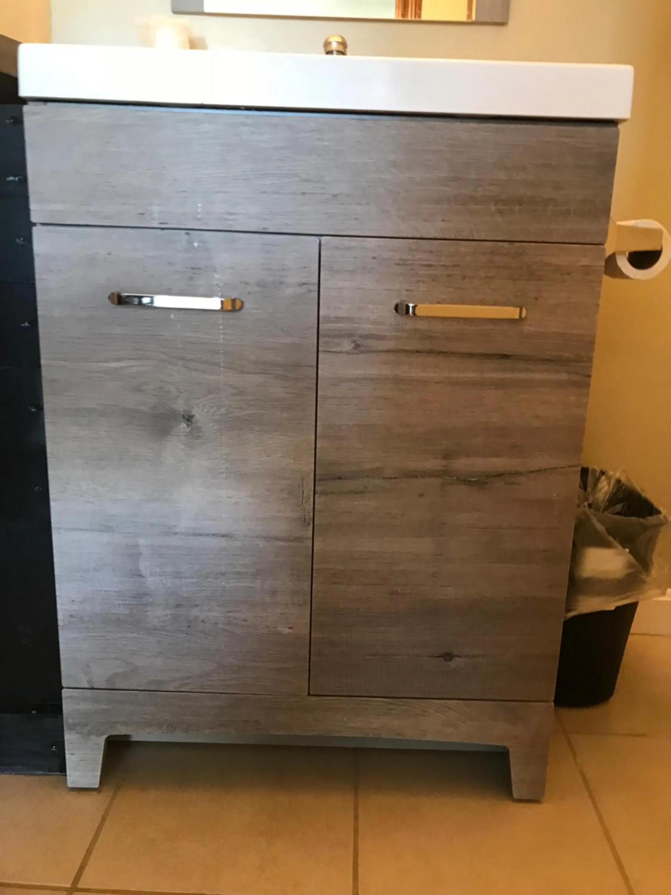 Bathroom in White Birches Motel