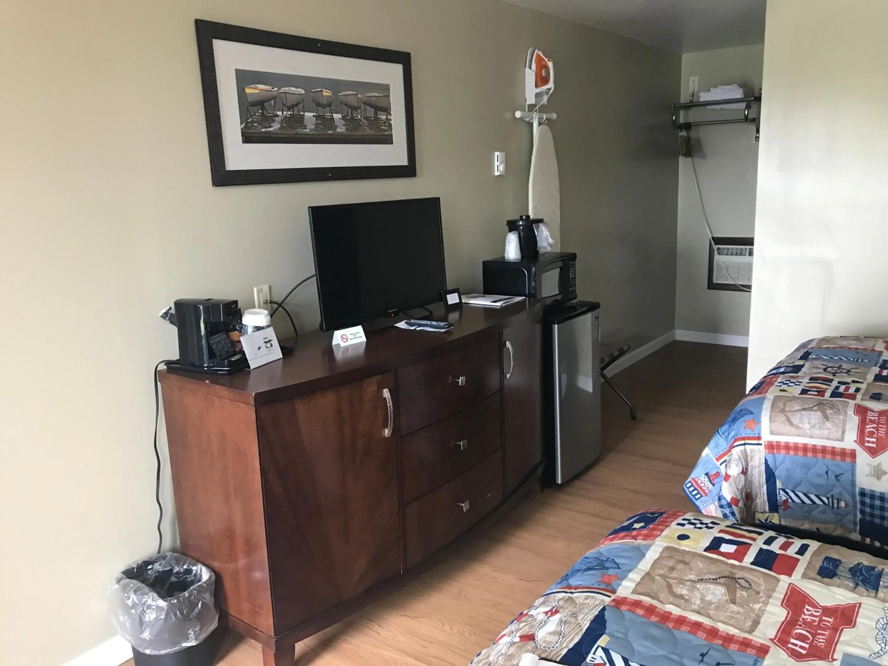 Bed in White Birches Motel