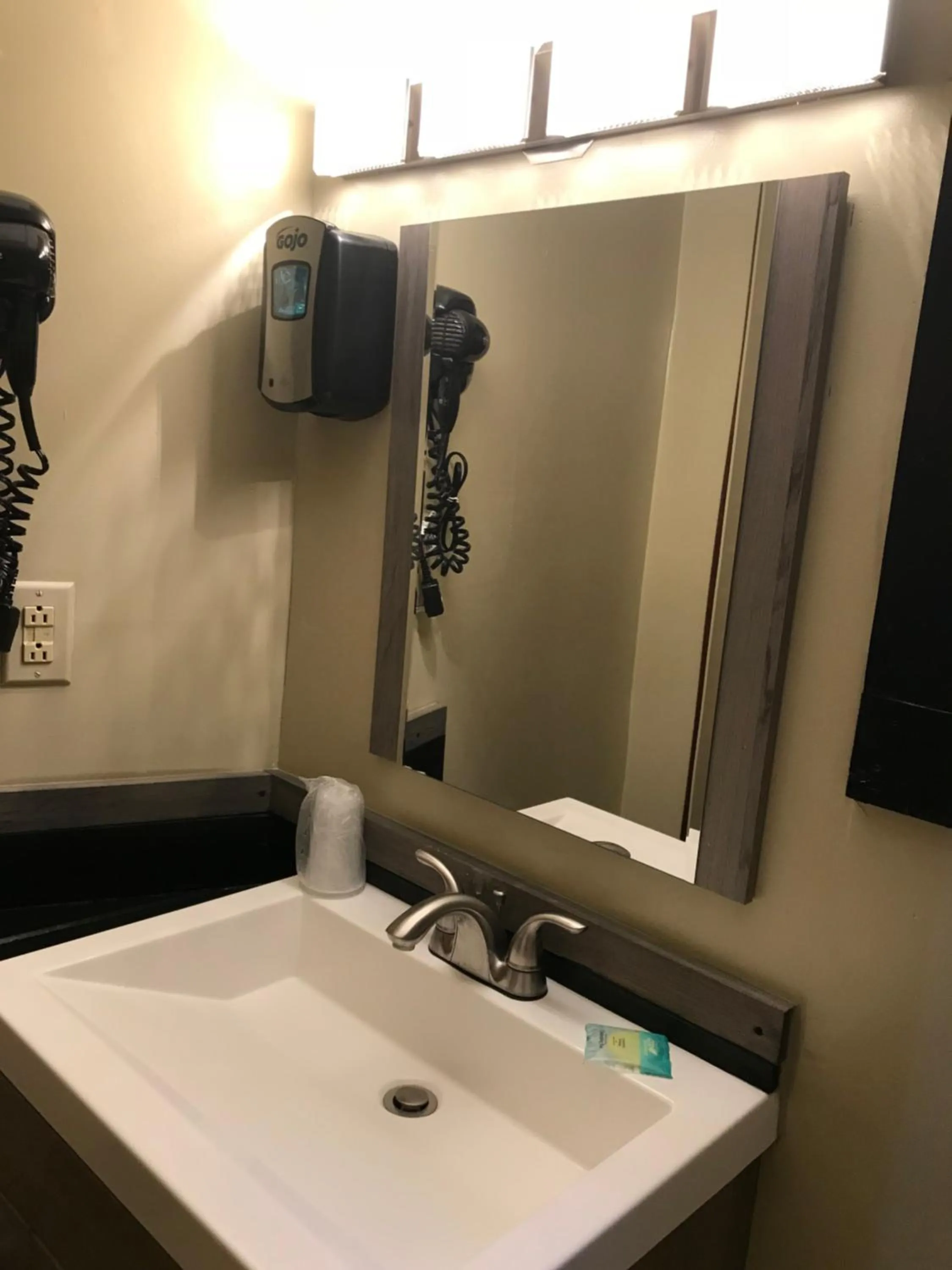 Bathroom in White Birches Motel