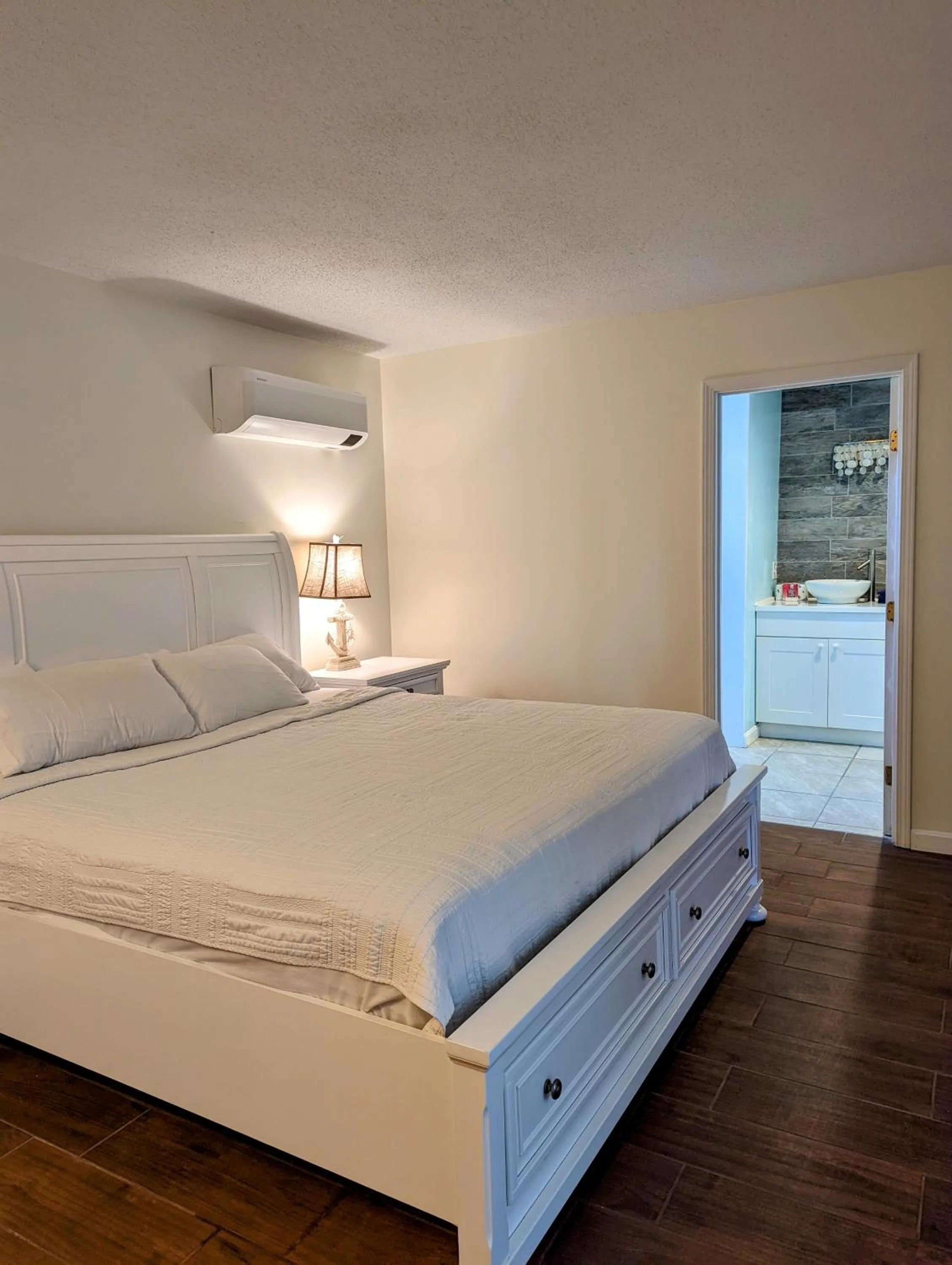 Bed in White Birches Motel