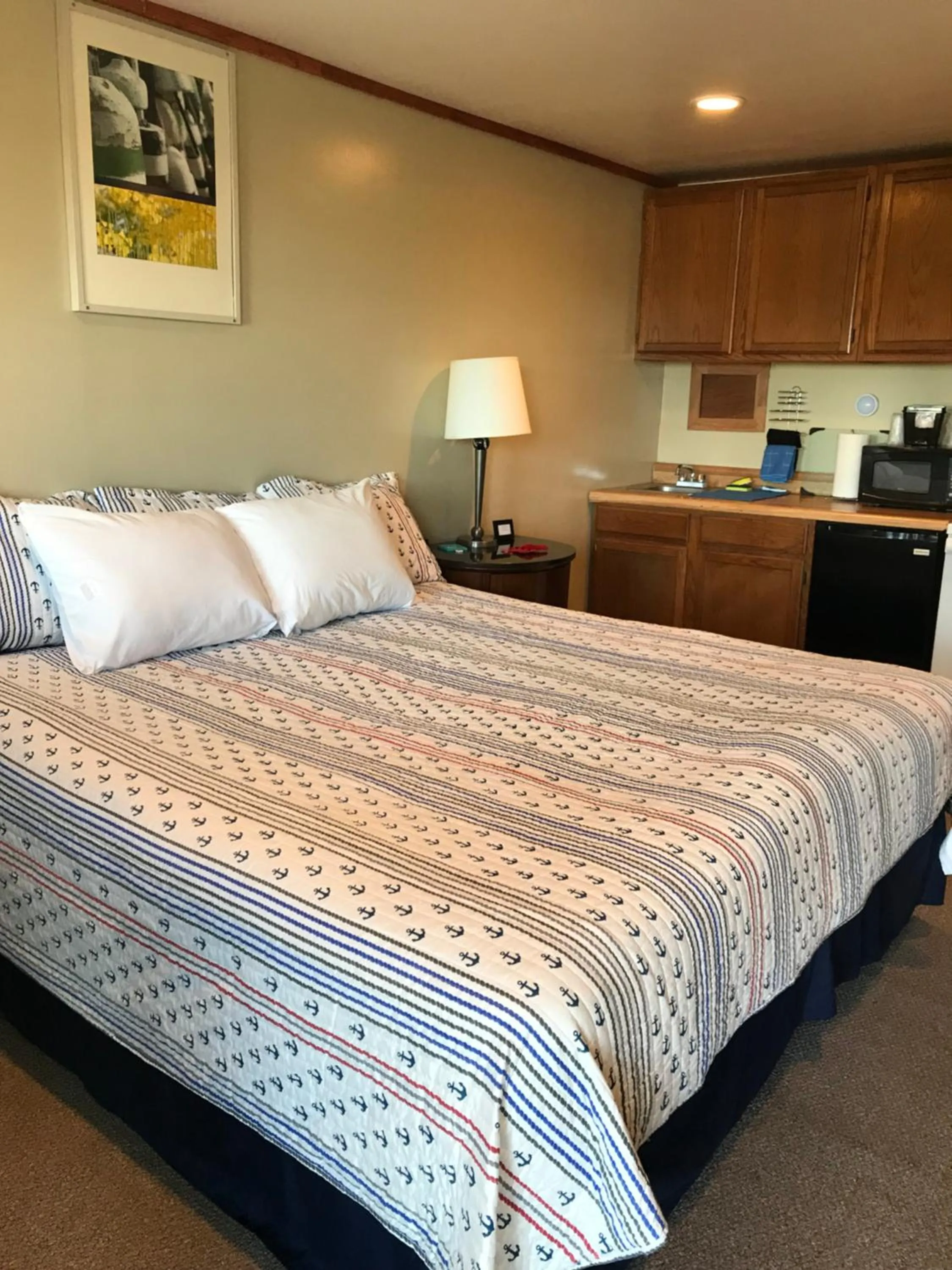 Bed in White Birches Motel