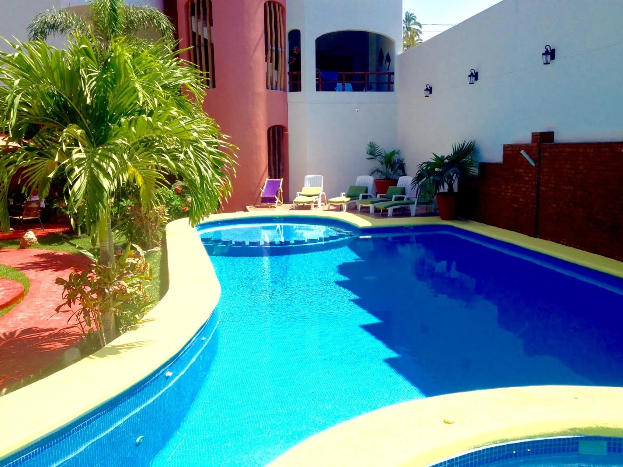 Swimming pool in Hotel y Suites Los Encantos