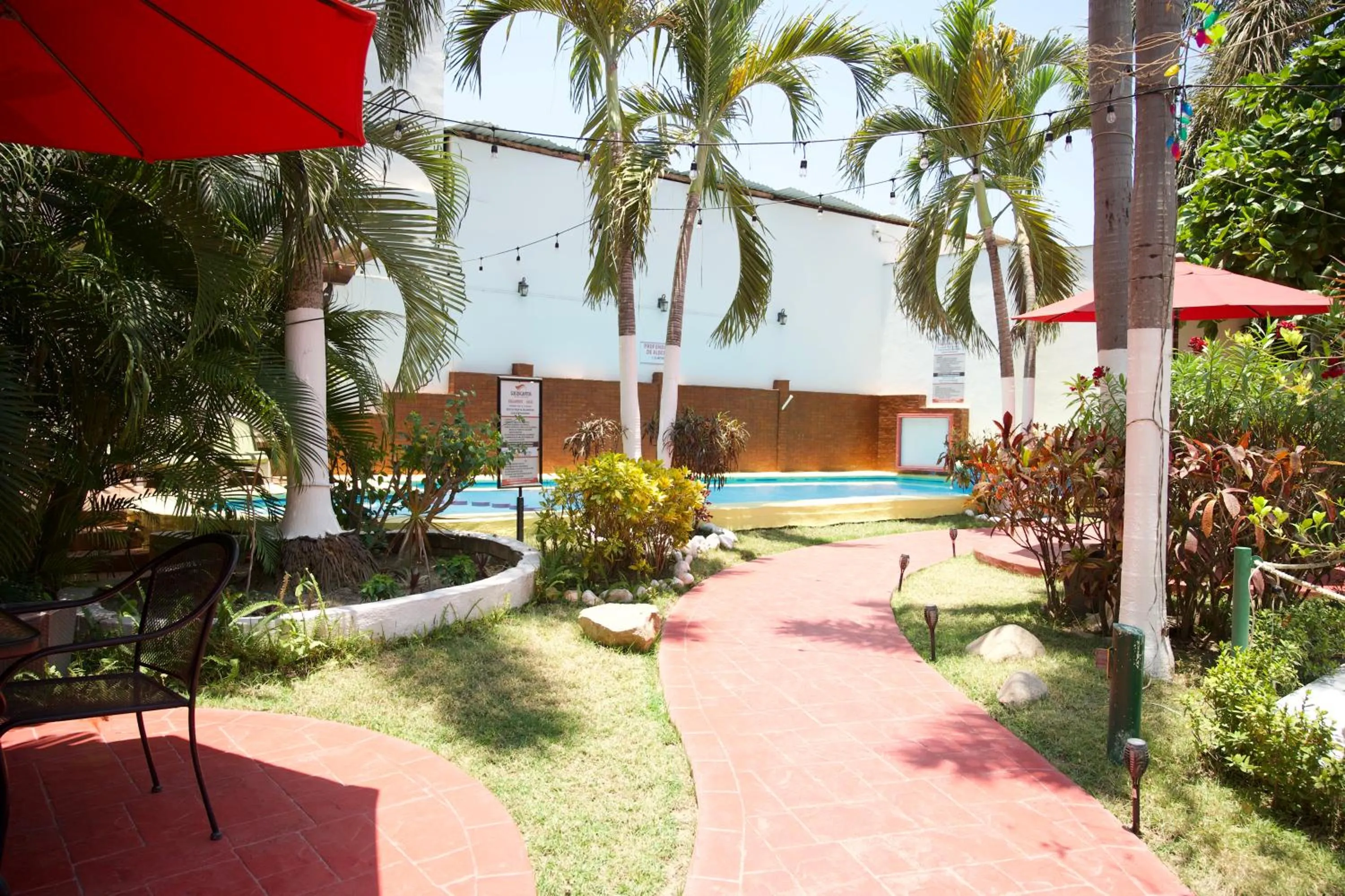 Swimming pool in Hotel y Suites Los Encantos