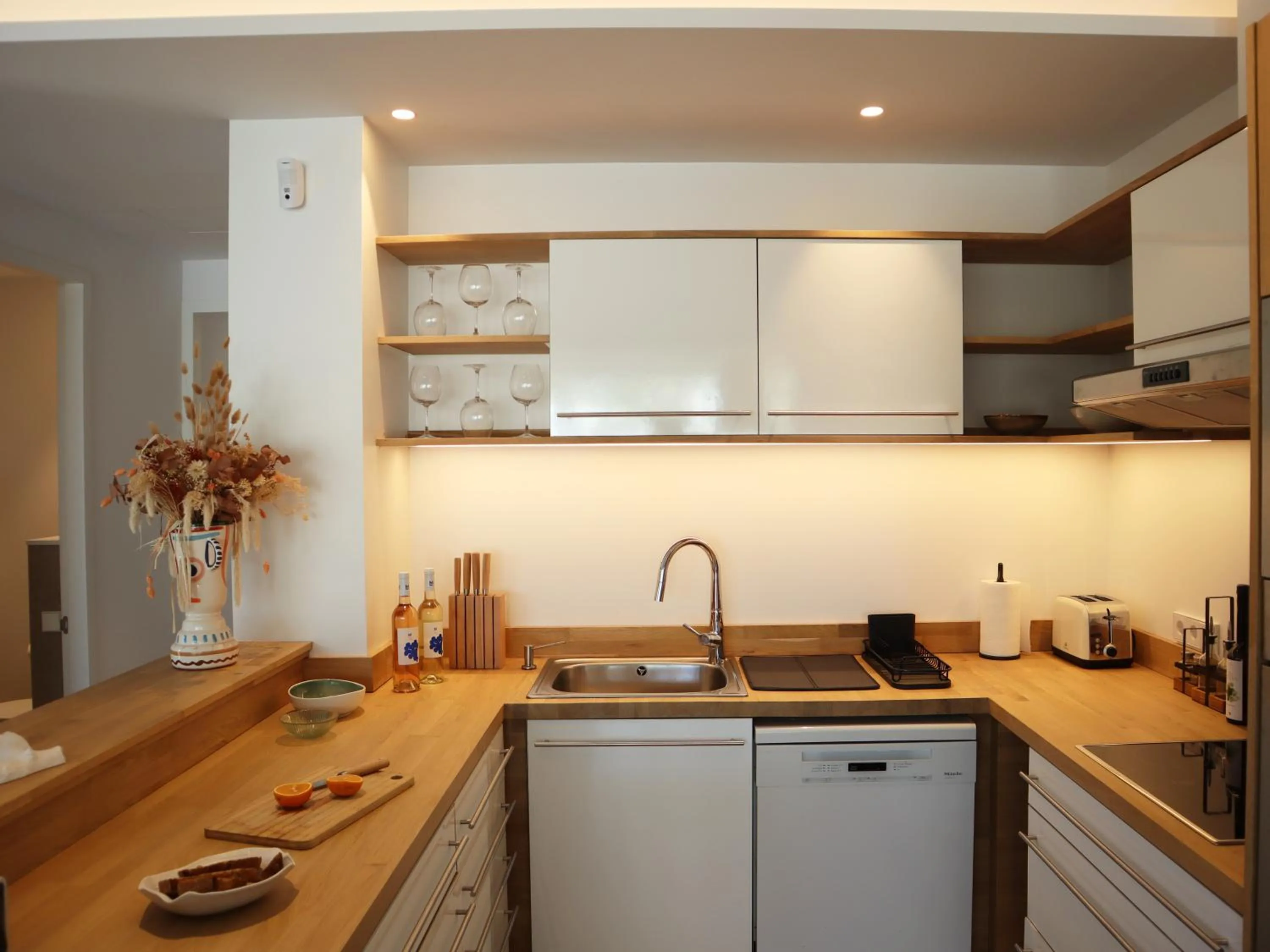 Kitchen or kitchenette in Boutique Hotel Villa Salvador - Adults Only by Fimedhotels
