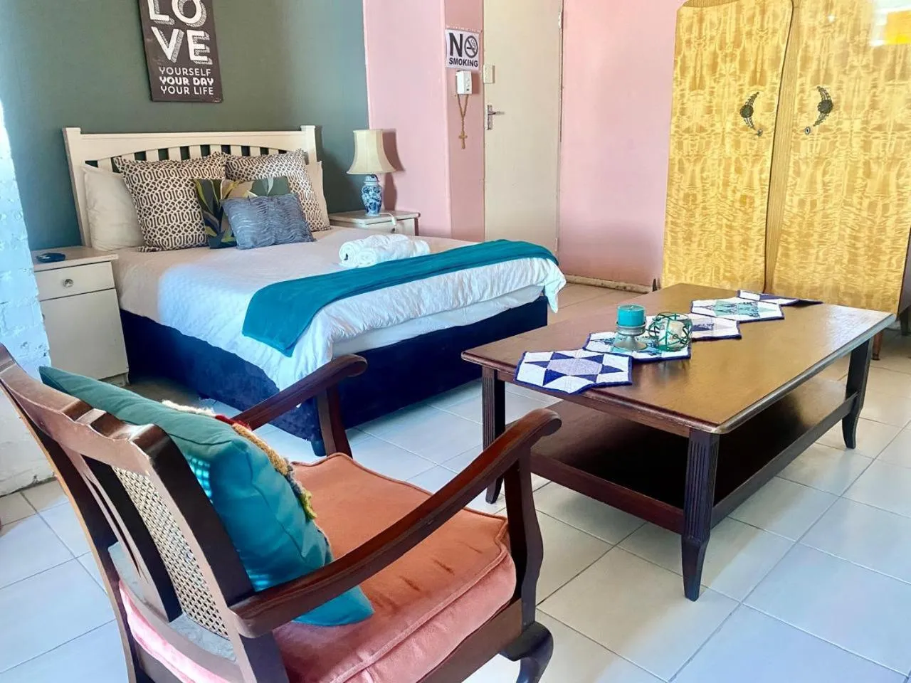 Suzies Huis Restaurant Bed and Breakfast