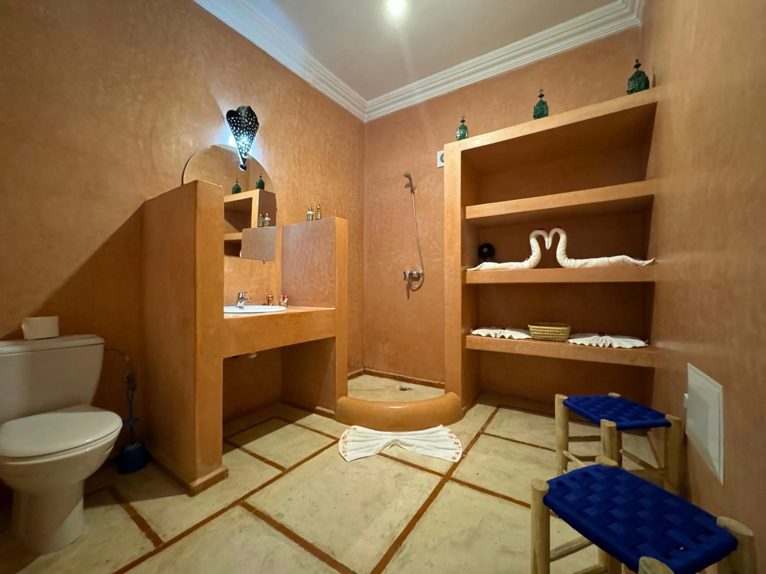 Shower in Riad Iklil