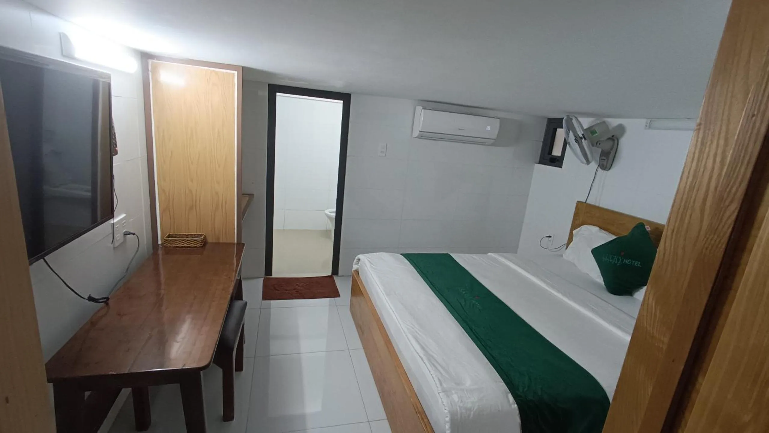 Bed in LUCKY HOTEL LIEN PHUONG