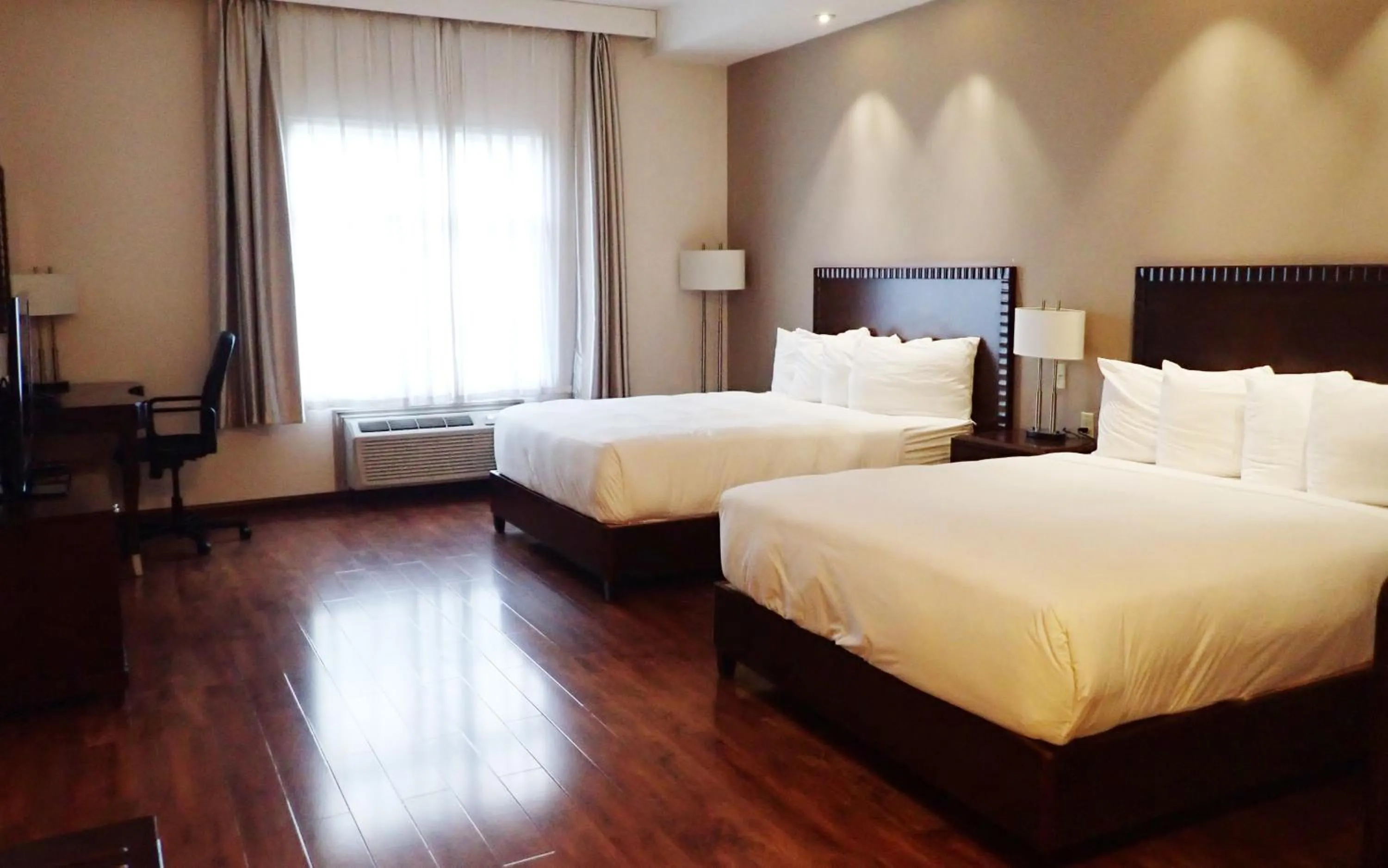 Photo of the whole room, Bed in Days Inn & Suites by Wyndham Fort Saskatchewan