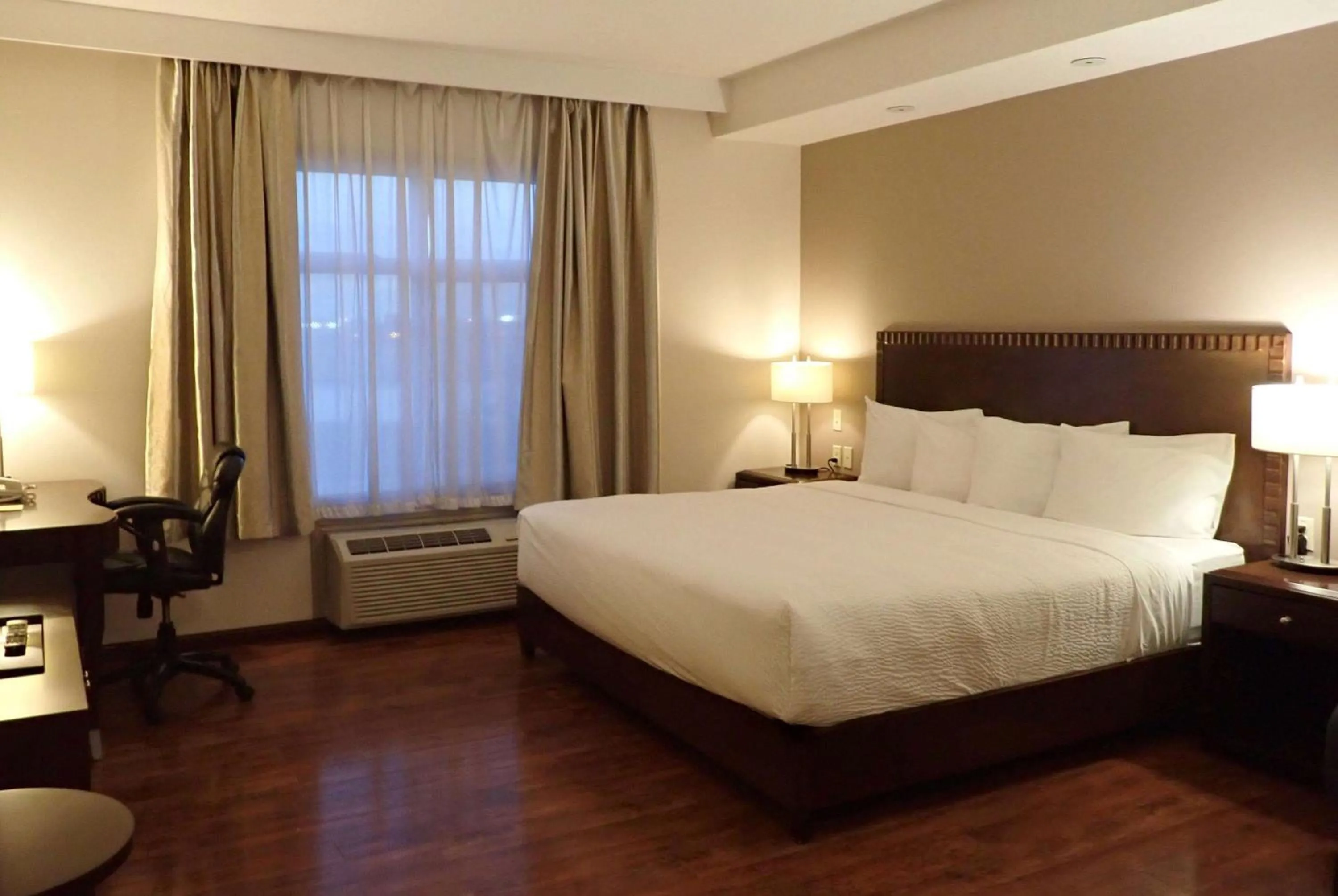 Photo of the whole room, Bed in Days Inn & Suites by Wyndham Fort Saskatchewan