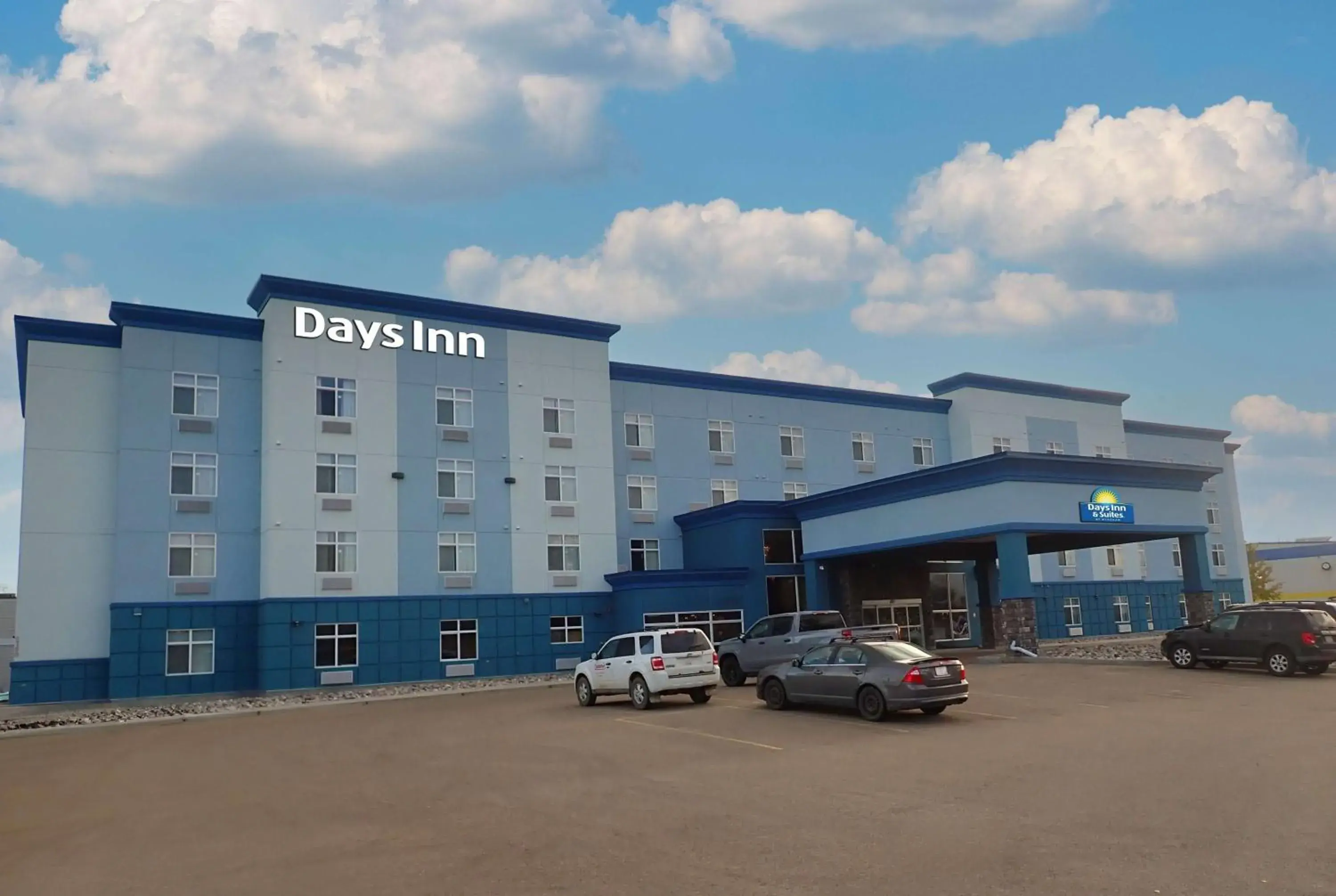 Property building in Days Inn & Suites by Wyndham Fort Saskatchewan Property building in Days Inn & Suites by Wyndham Fort Saskatchewan