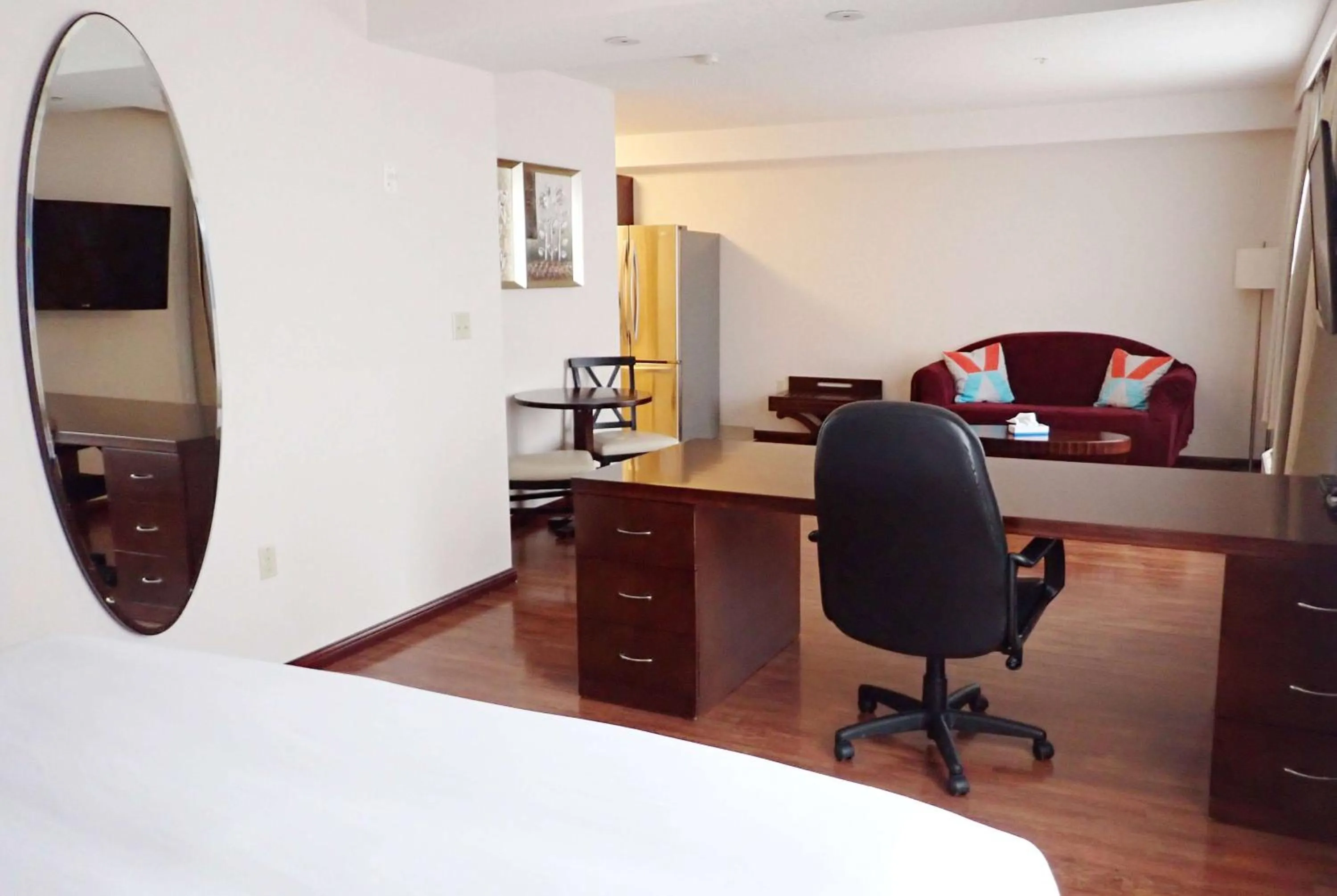 Photo of the whole room, Bed in Days Inn & Suites by Wyndham Fort Saskatchewan