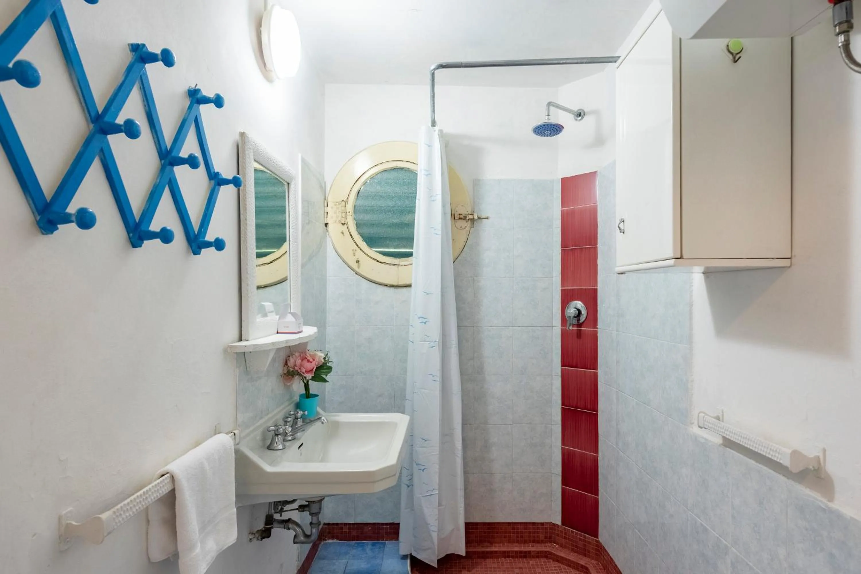 Shower in La Casina Del Pescatore On the Beach - Happy Rentals