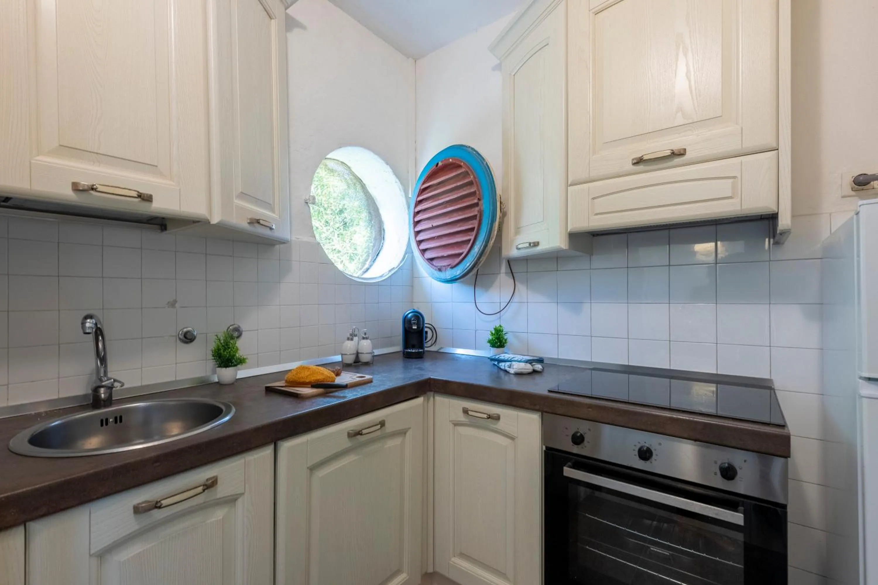 Kitchen or kitchenette in La Casina Del Pescatore On the Beach - Happy Rentals