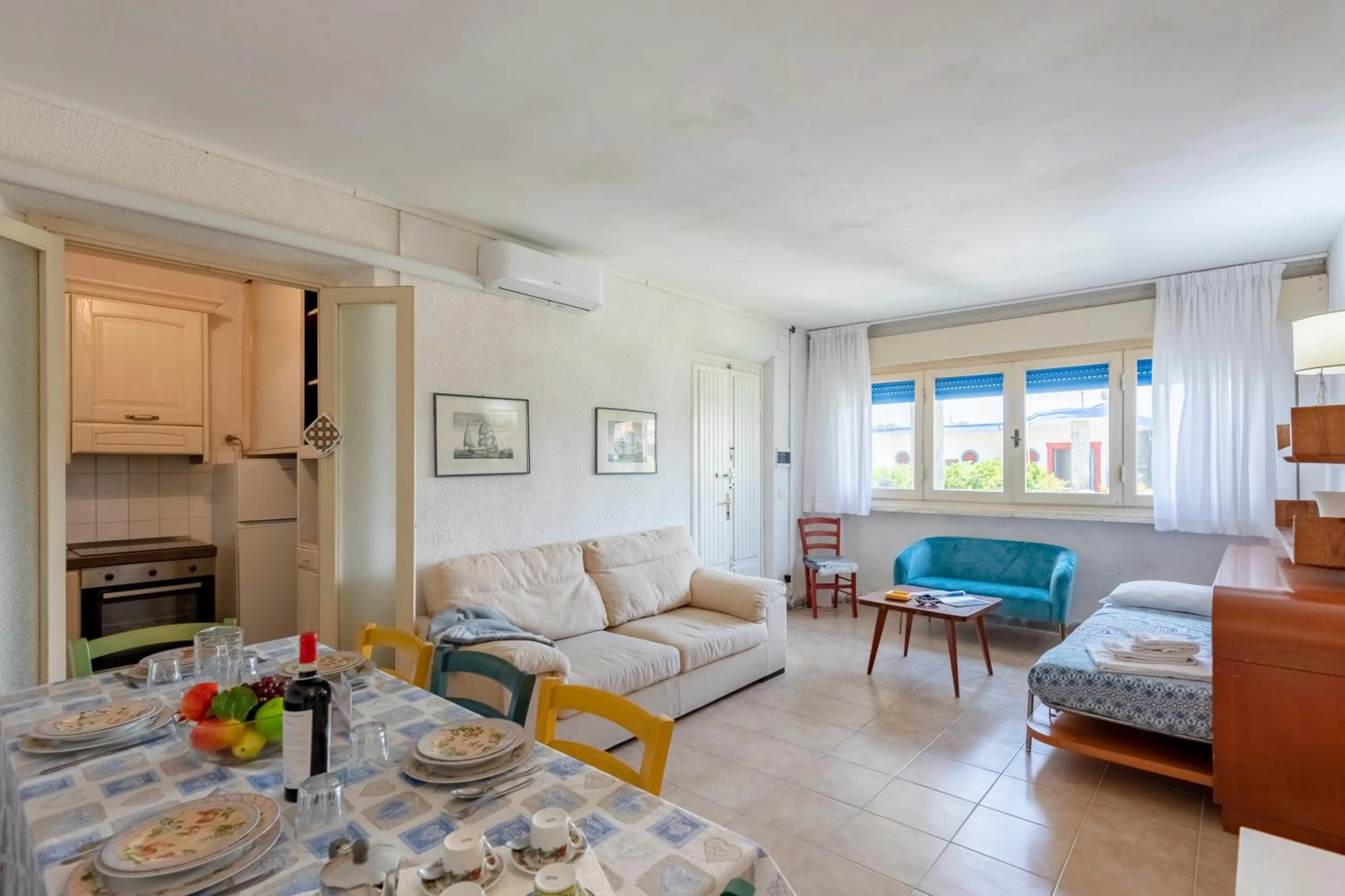 Living room in La Casina Del Pescatore On the Beach - Happy Rentals