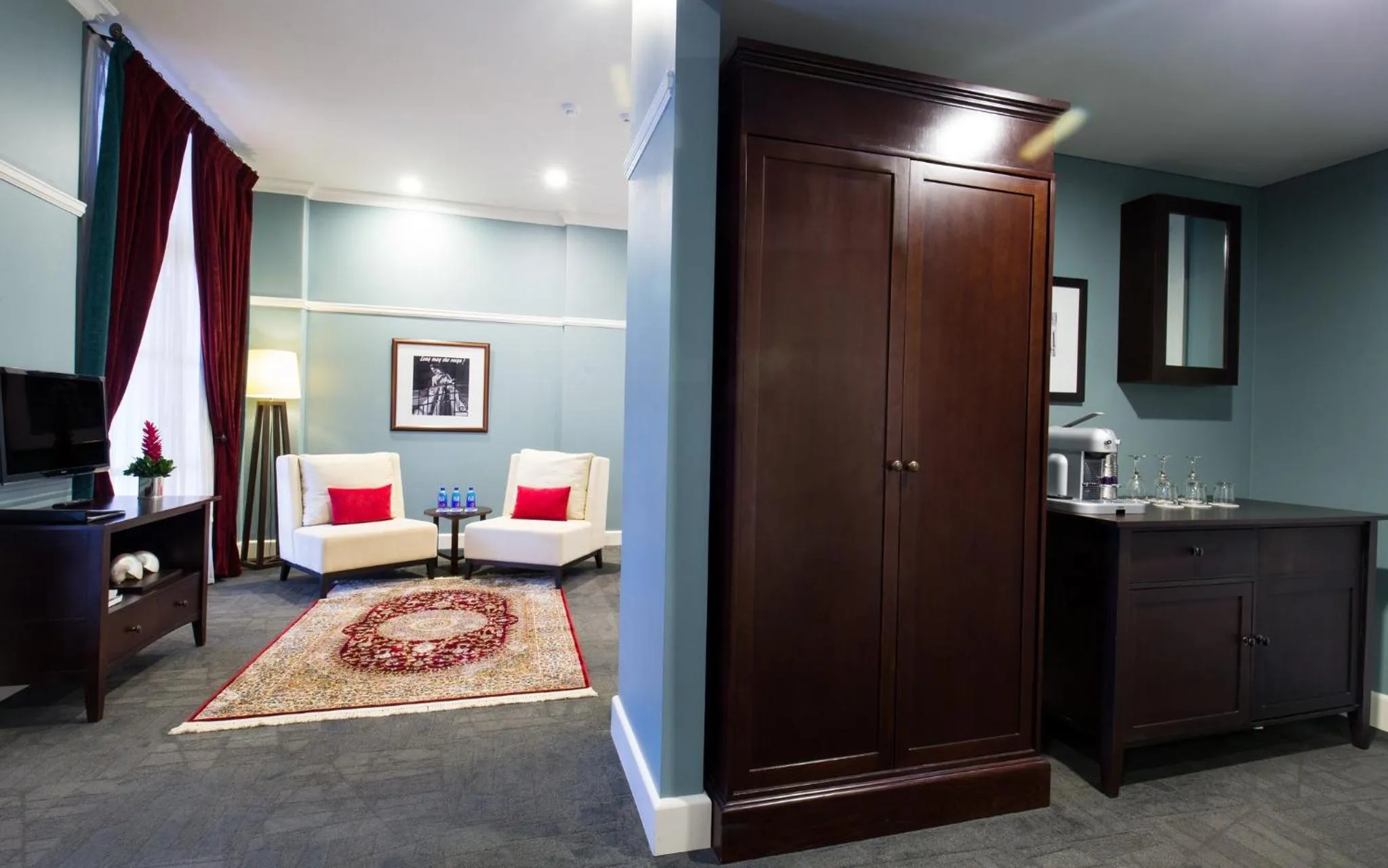 Photo of the whole room, Bed in Grand Pacific Hotel