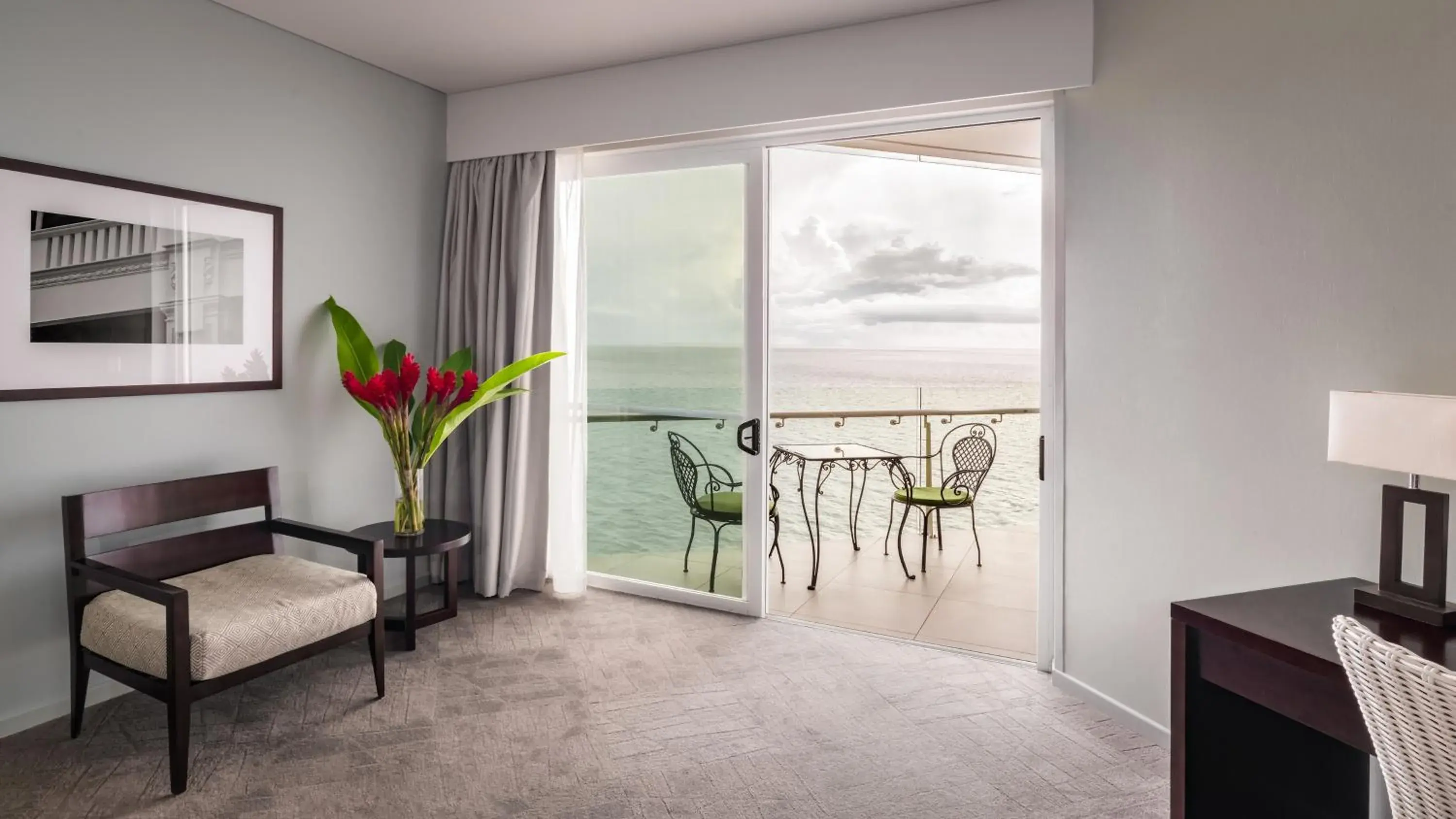 Classic King Room with Harbor View in Grand Pacific Hotel Classic King Room with Harbor View in Grand Pacific Hotel