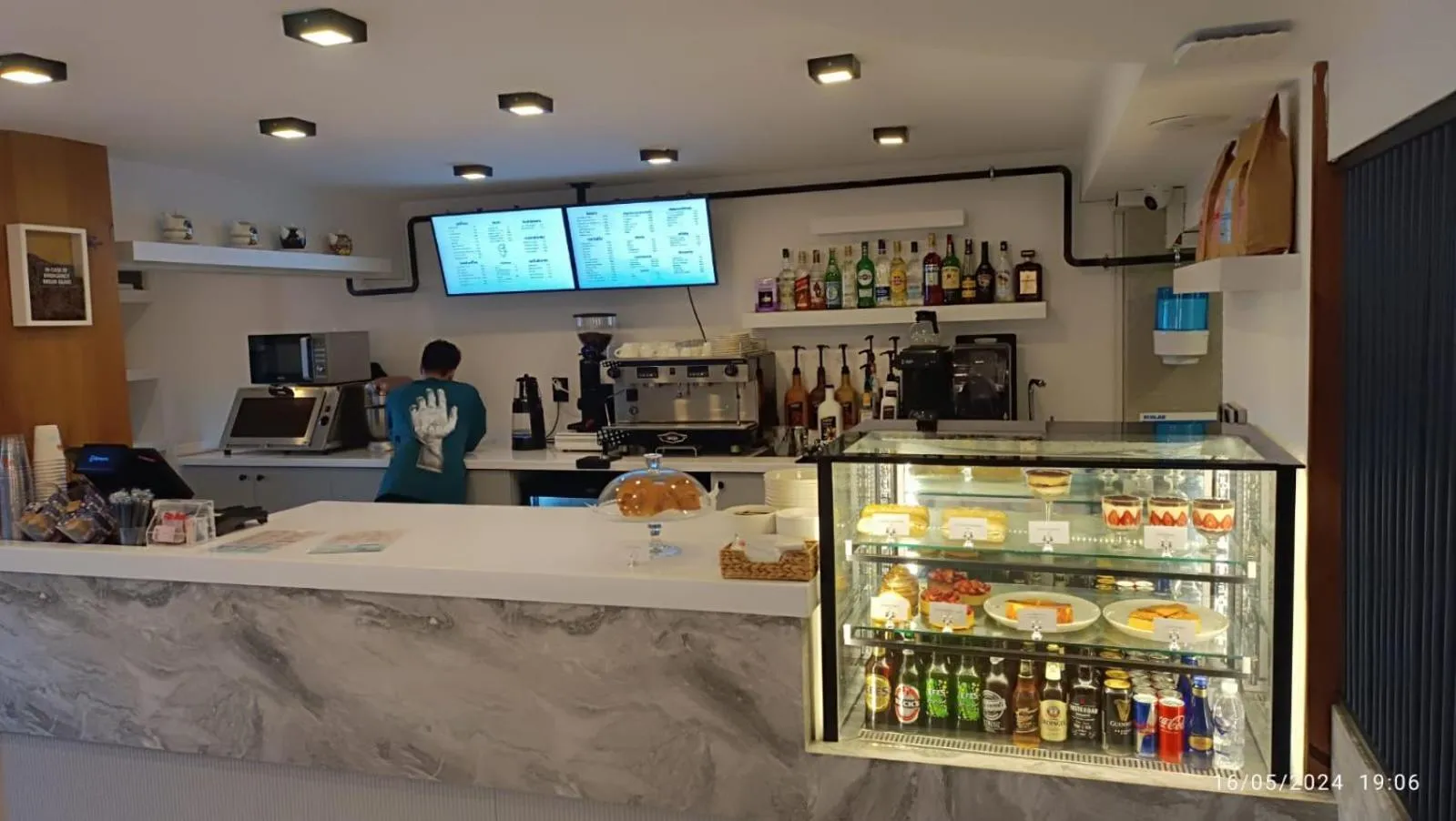 Coffee/tea facilities in Coastline