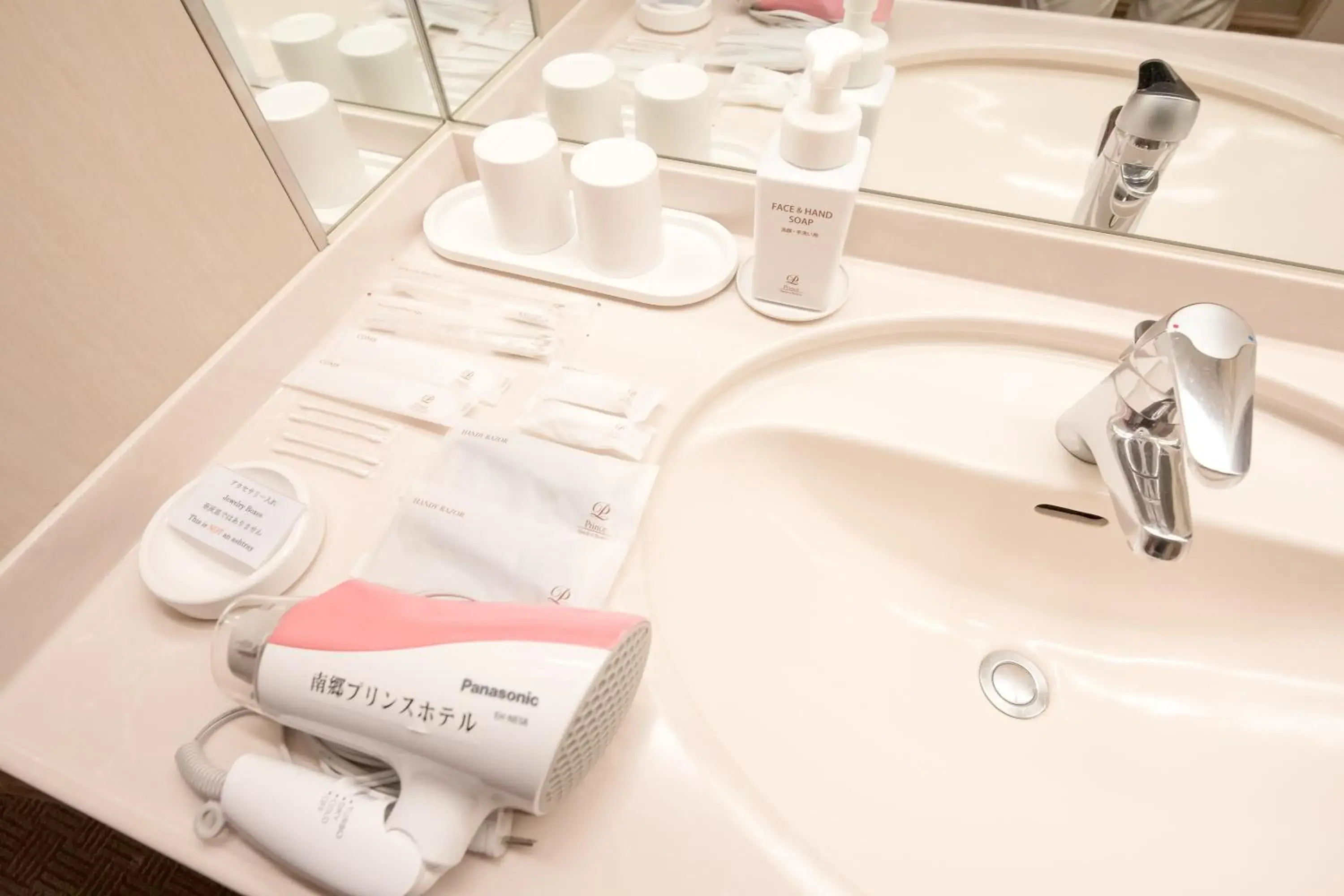 Standard Twin Room with Sea View - Non-Smoking in Nichinankaigan Nango Prince Hotel Standard Twin Room with Sea View - Non-Smoking in Nichinankaigan Nango Prince Hotel