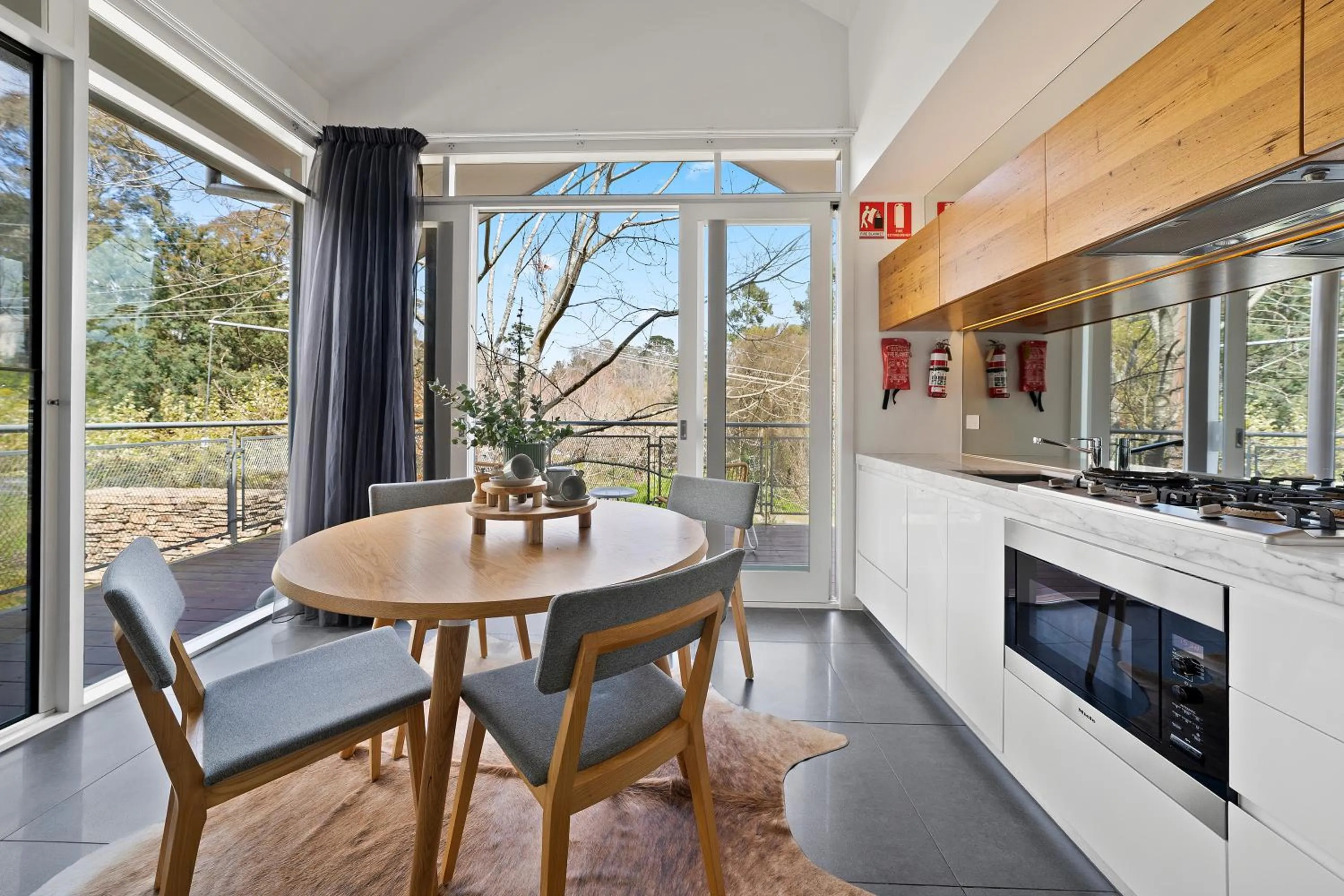 Kitchen or kitchenette in Hepburn Spa Retreat