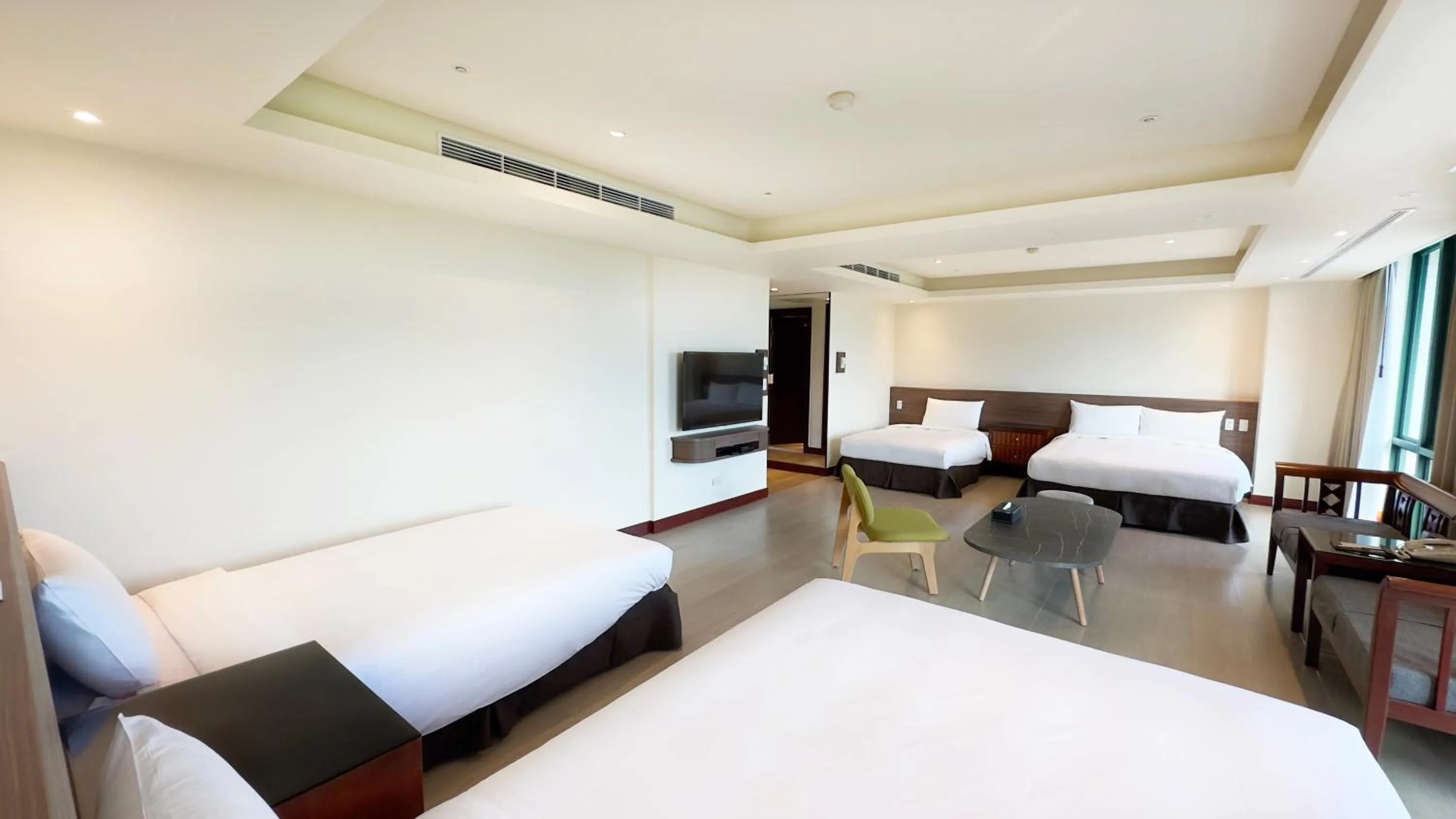 Photo of the whole room, Bed in Formosan Naruwan Hotel