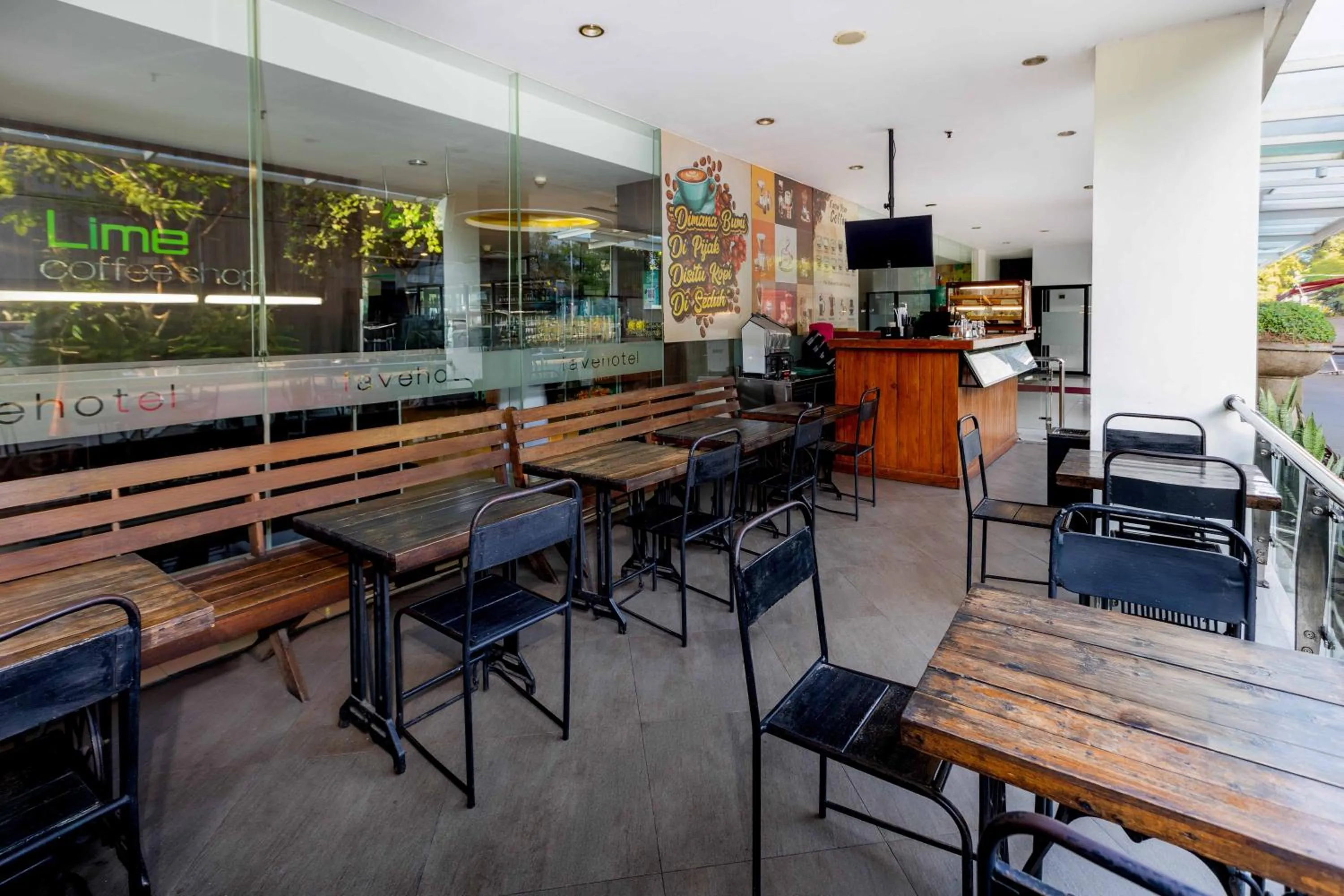 Restaurant/places to eat in favehotel Hyper Square