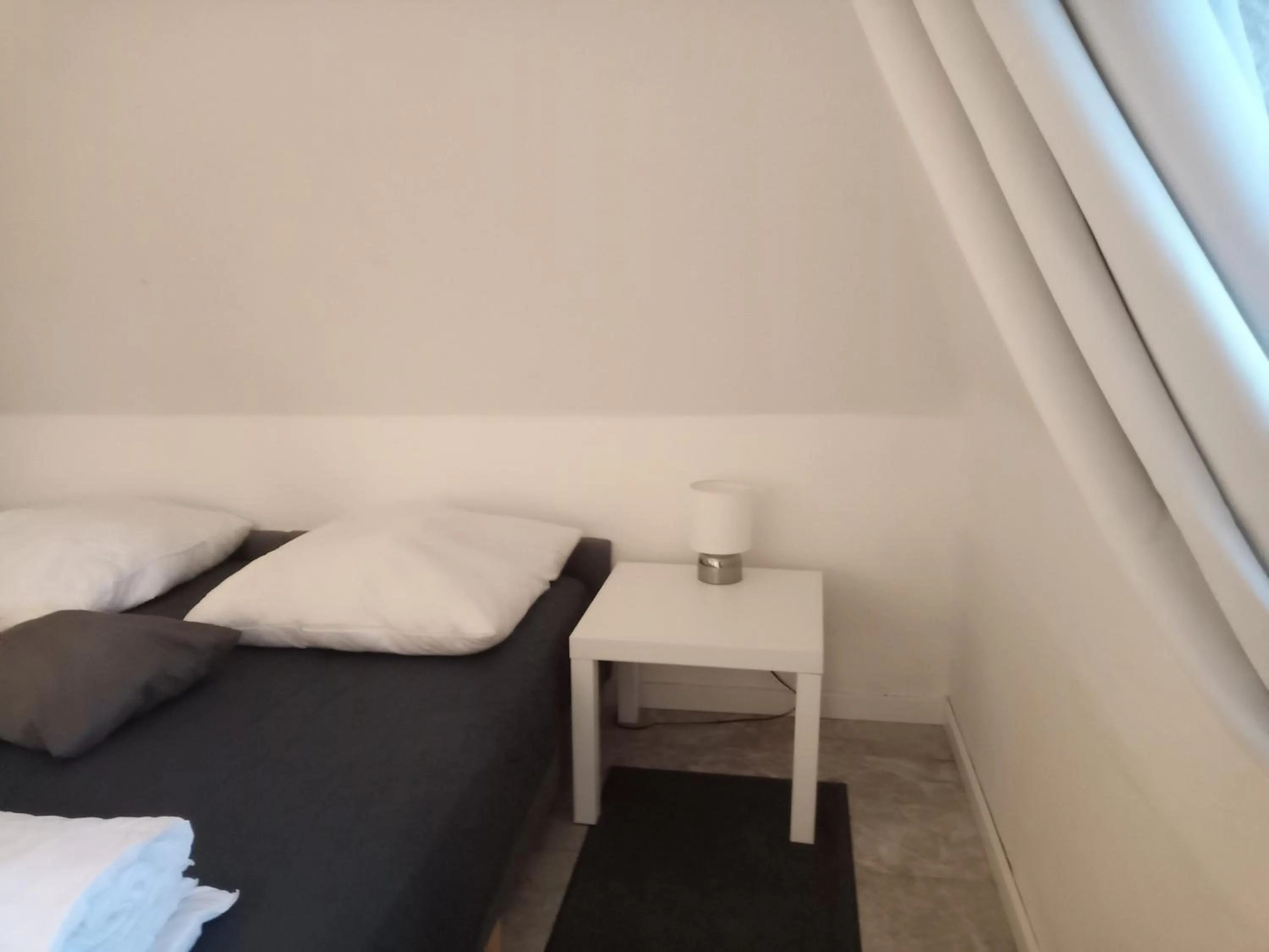 Bedroom, Bed in Wohnungen unter Reet