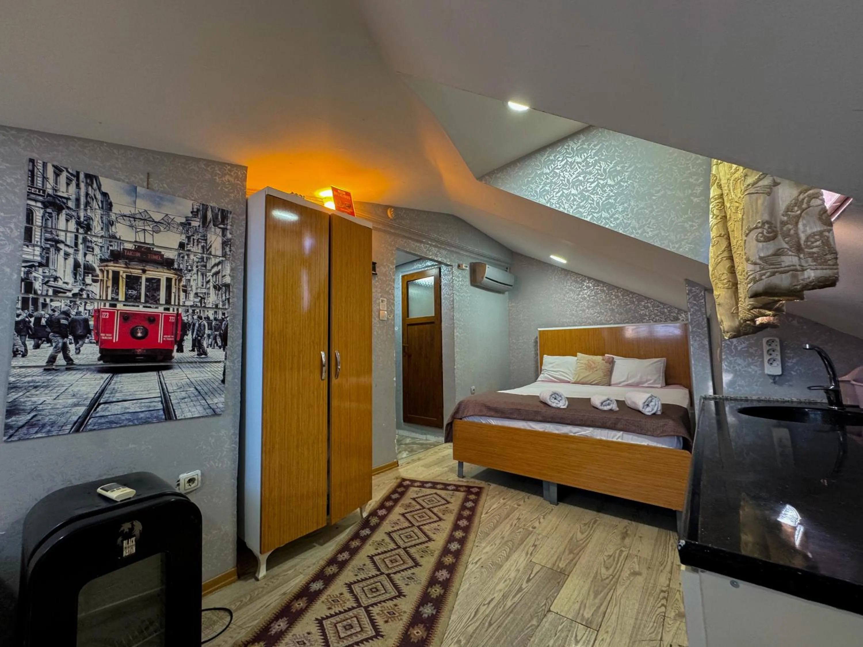 Photo of the whole room, Bed in The New Season Apart