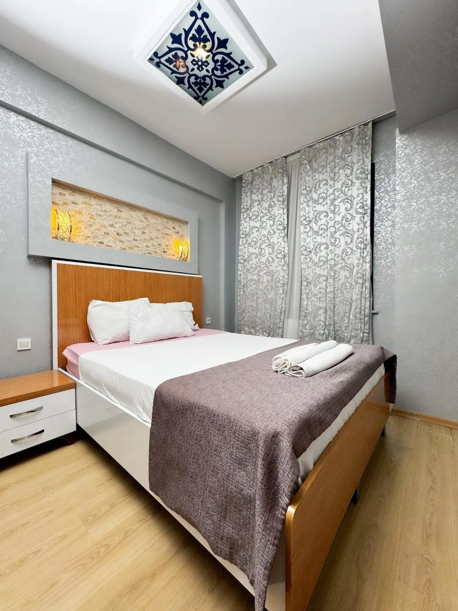 Photo of the whole room, Bed in The New Season Apart