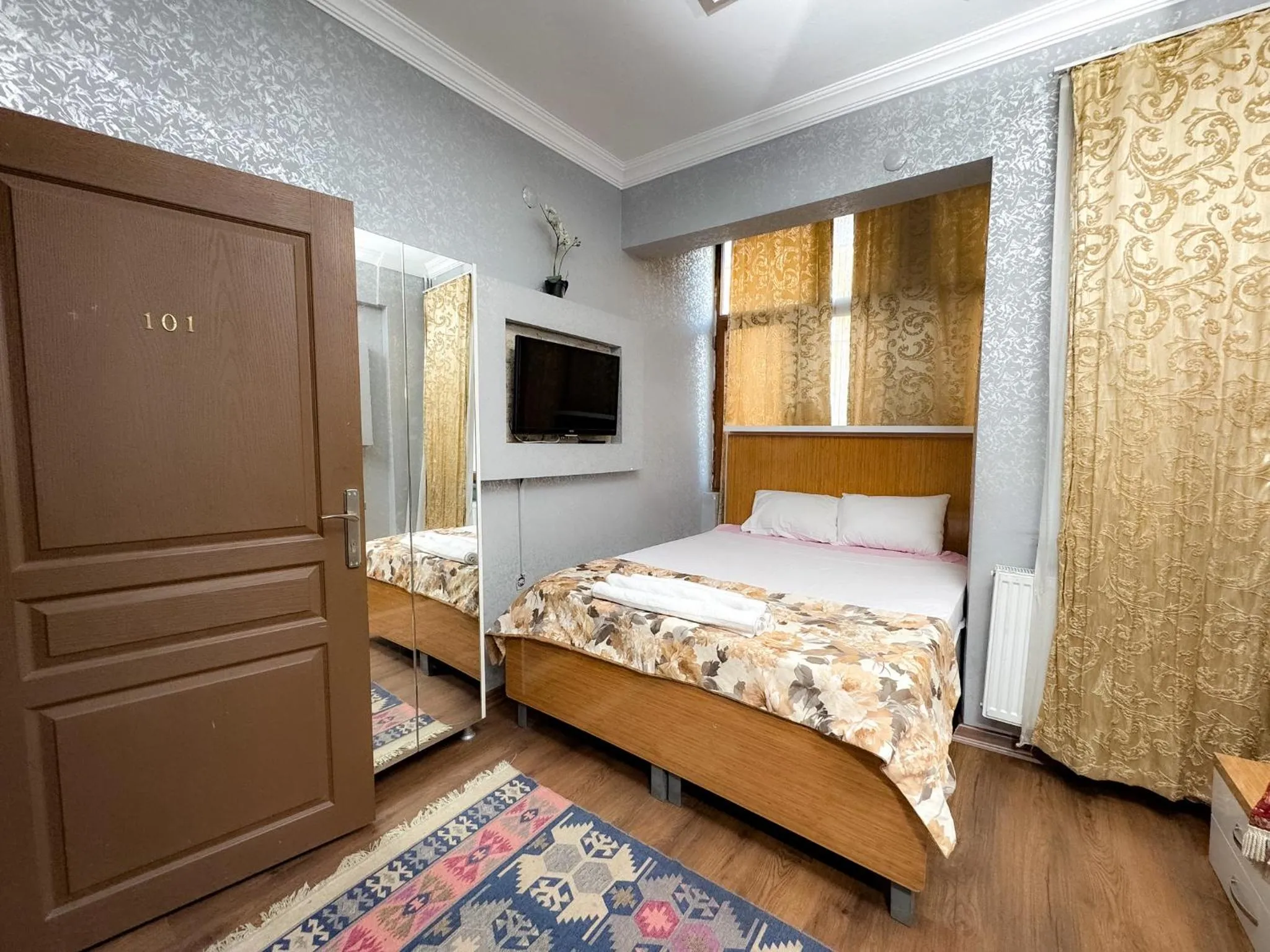 Bedroom, Bed in The New Season Apart