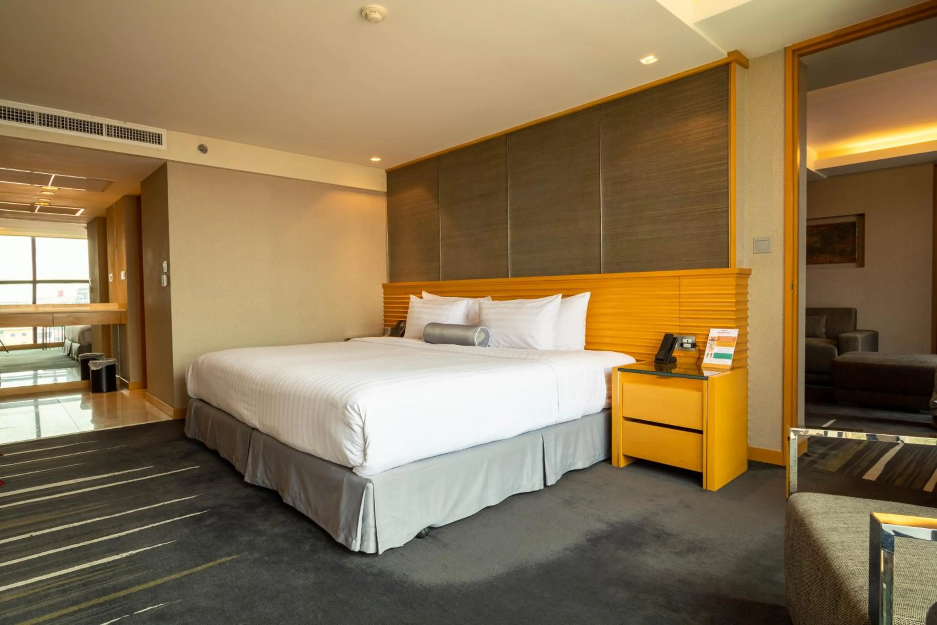 Bedroom, Bed in Lao Plaza Hotel