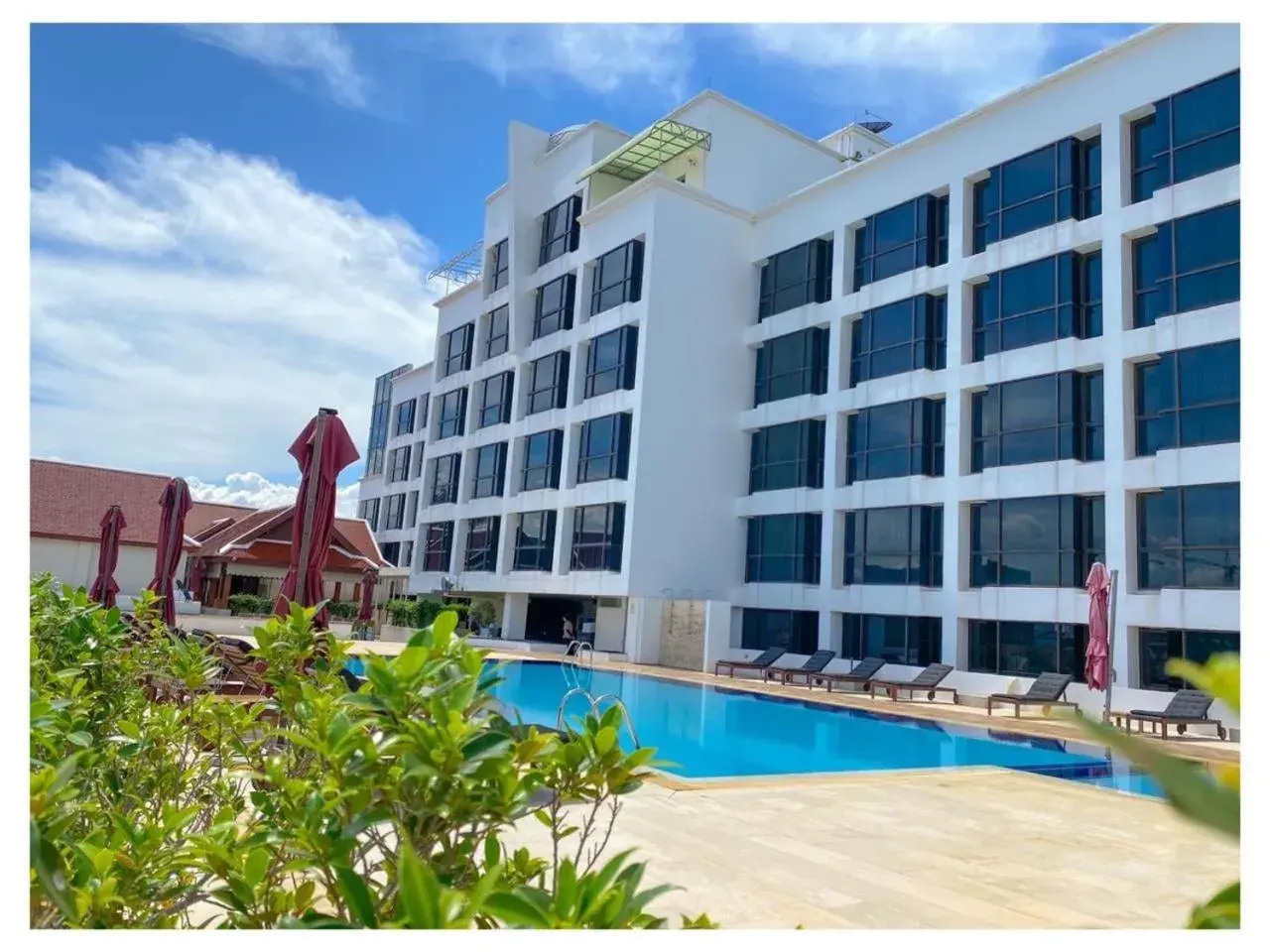 Swimming pool in Lao Plaza Hotel Swimming pool in Lao Plaza Hotel