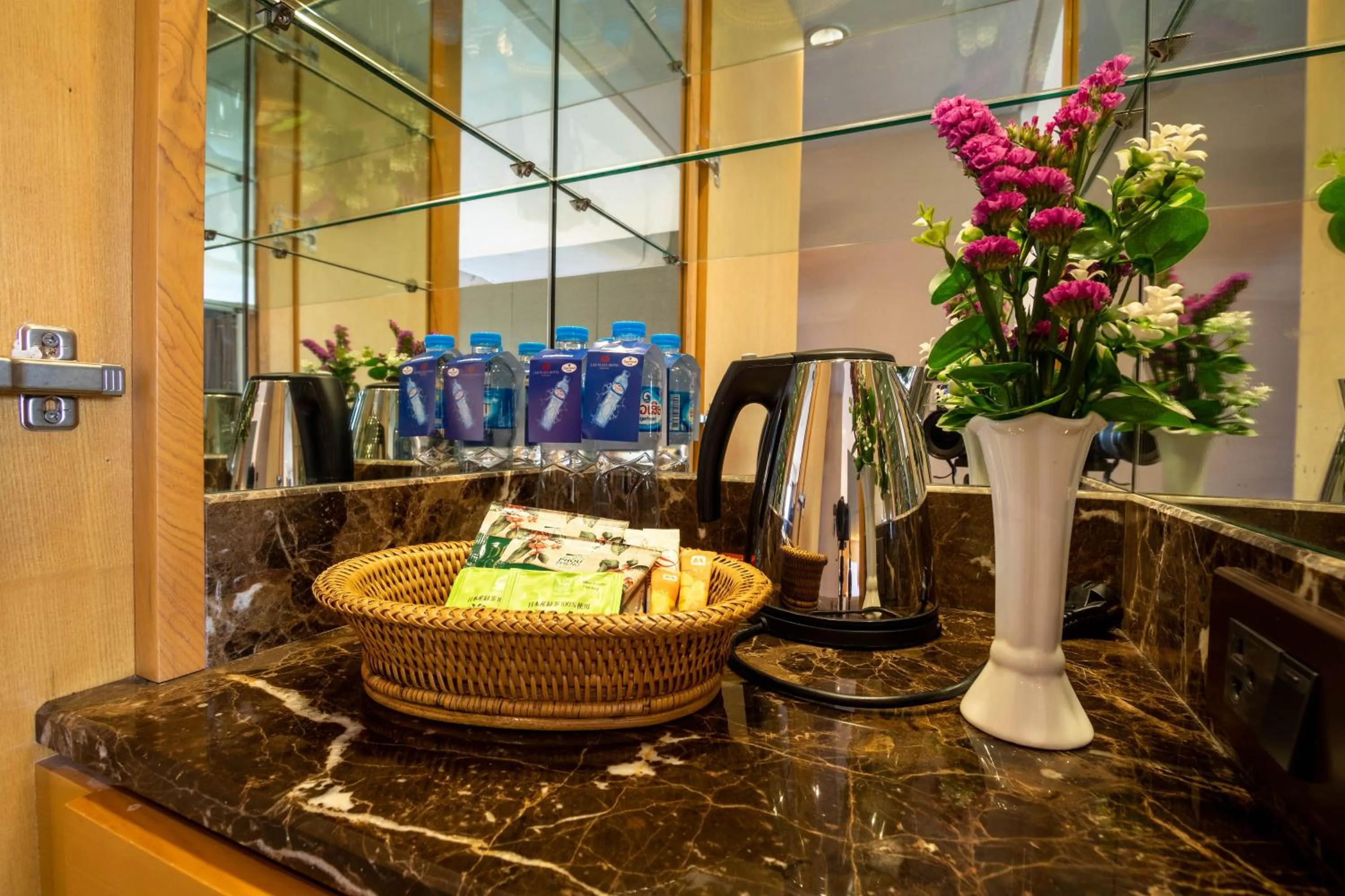 Coffee/tea facilities in Lao Plaza Hotel