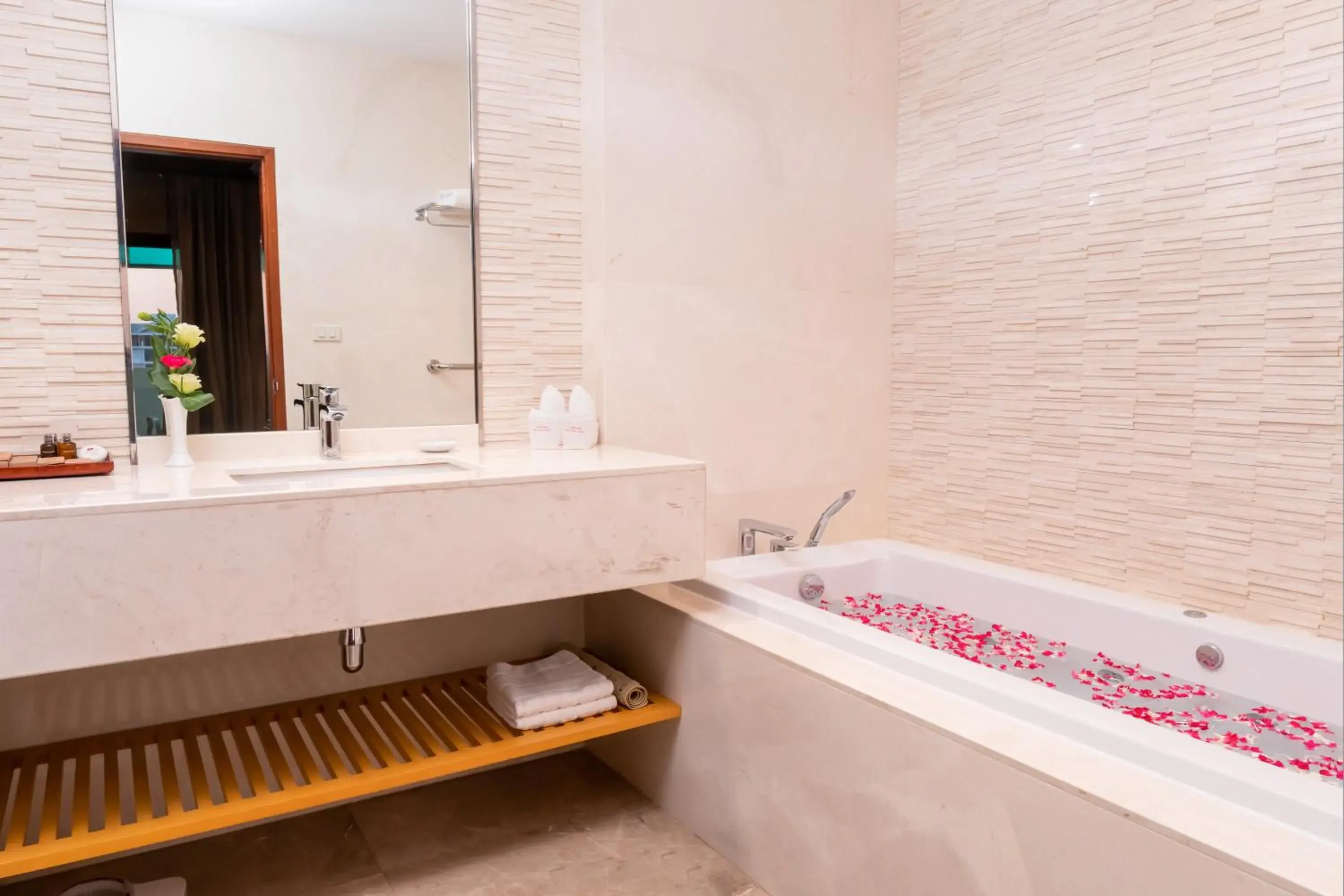 Bathroom in Lao Plaza Hotel Bathroom in Lao Plaza Hotel