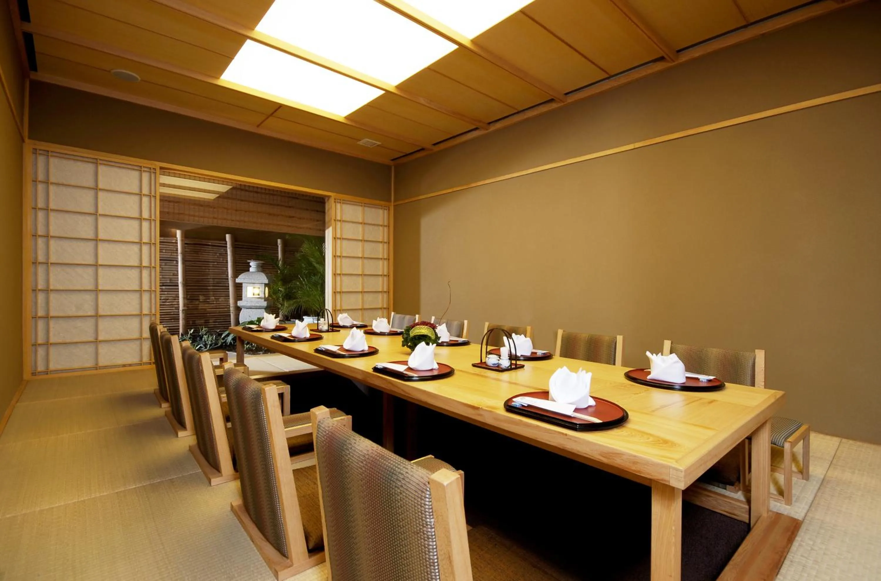 Restaurant/places to eat in Lao Plaza Hotel